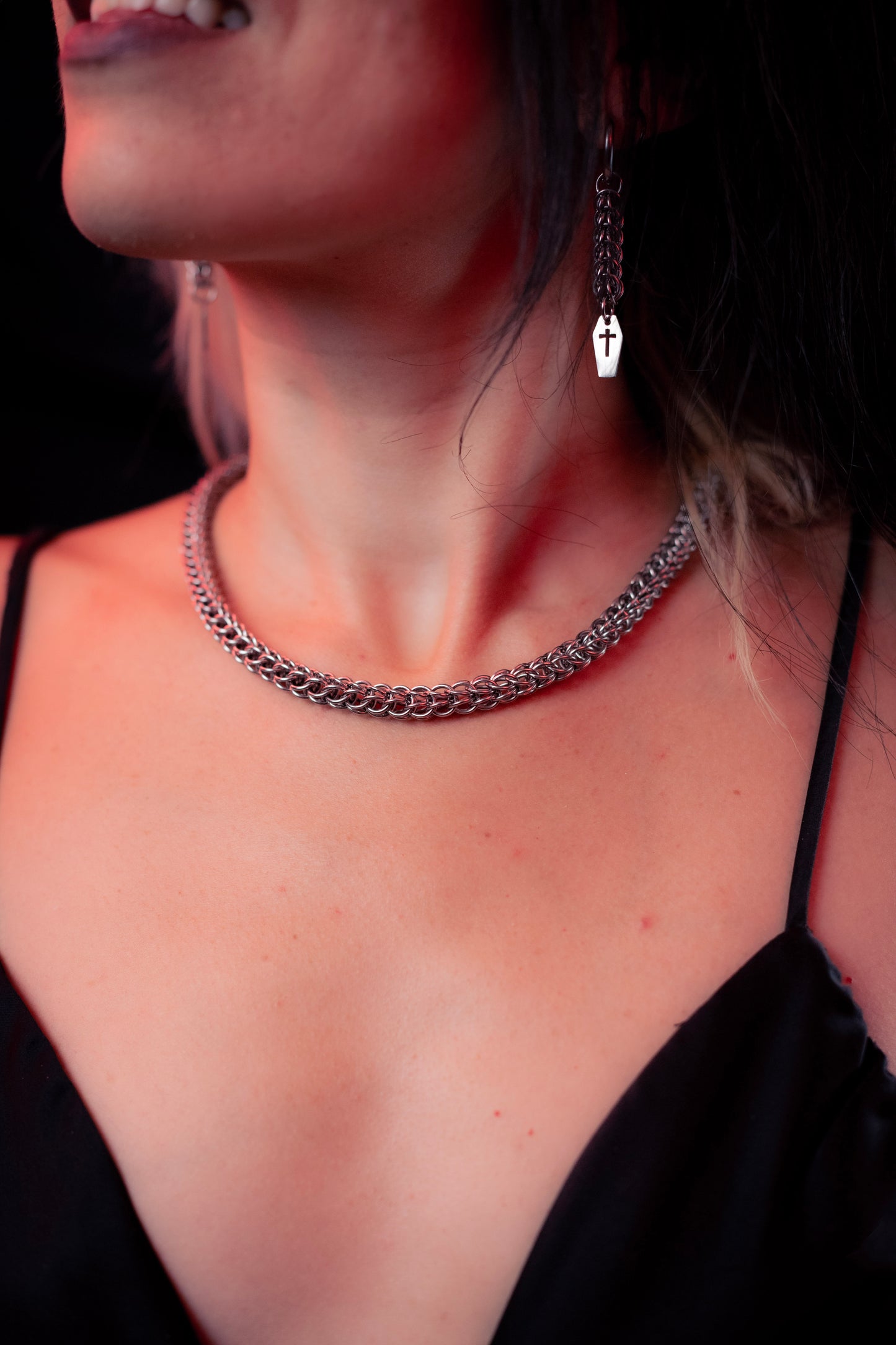 HADÈS | Stainless steel chainmail earrings with coffin charm