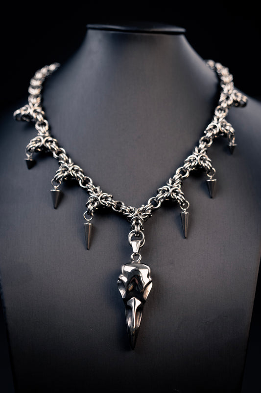 ODIN | Crow Chainmail Necklace
Stainless steel necklace with spikes and a craw massive charm