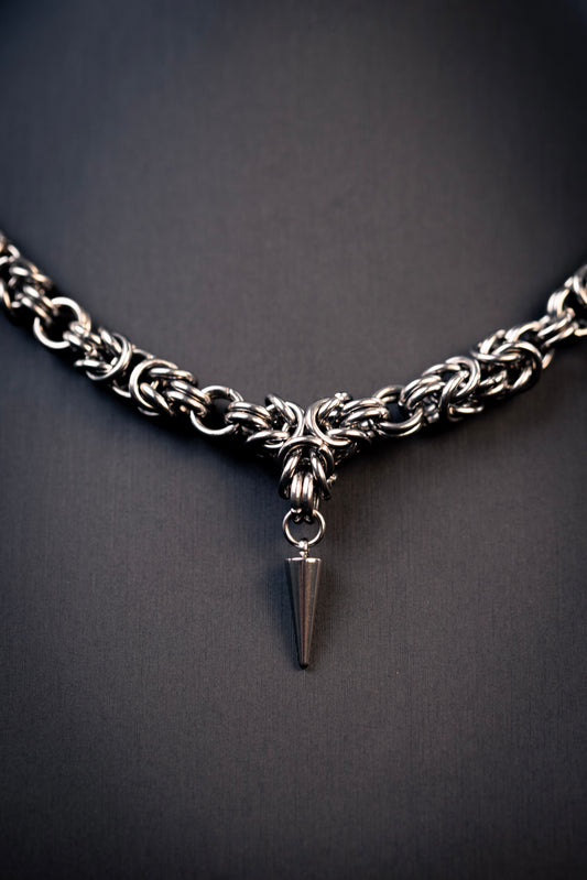 ODIN | Chainmail Necklace
Stainless steel necklace with a spike charm