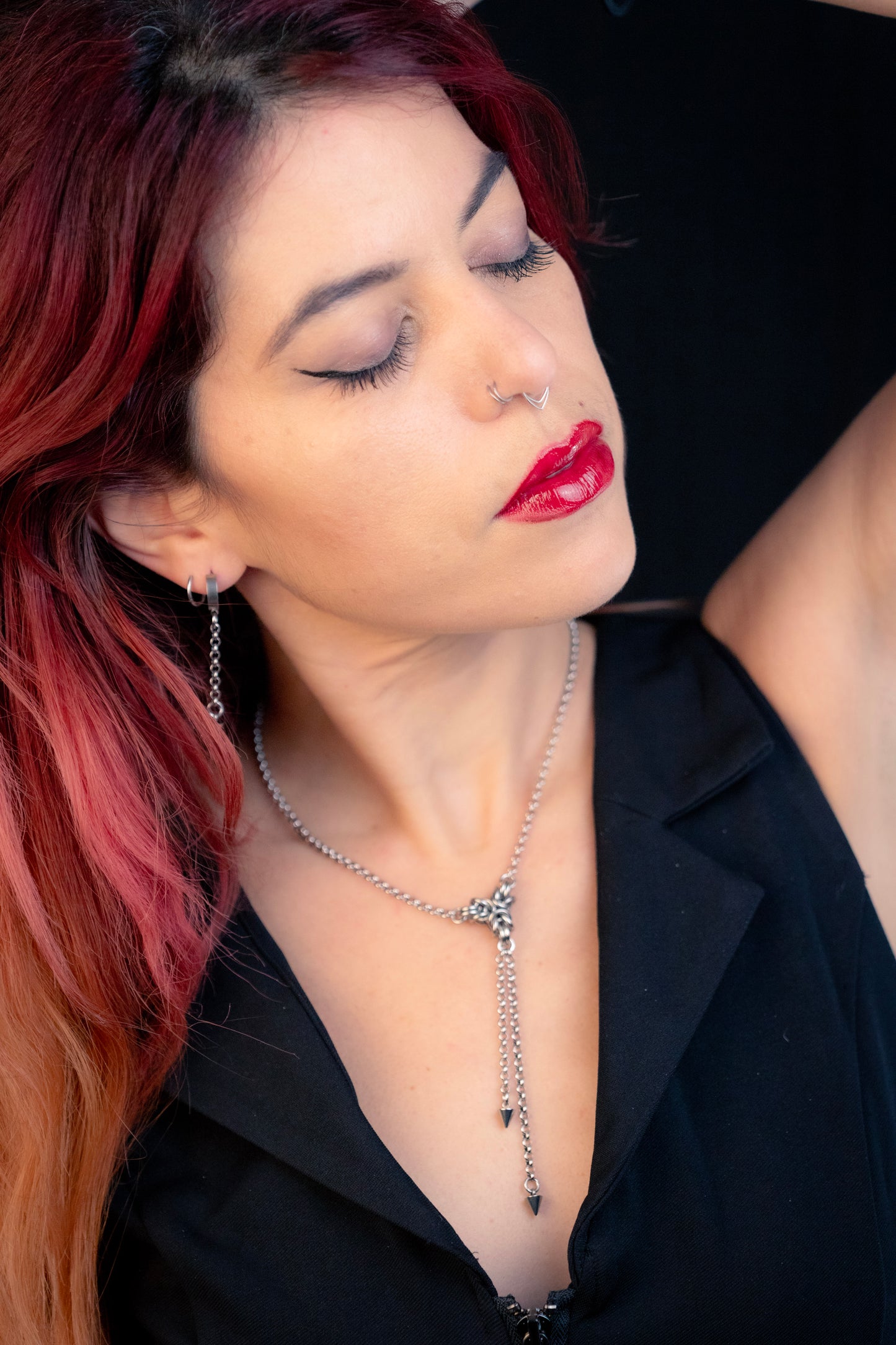 ODIN | Chainmail Pendant Earrings.
Stainless steel delicate chainmail earrings with a mini spike charm