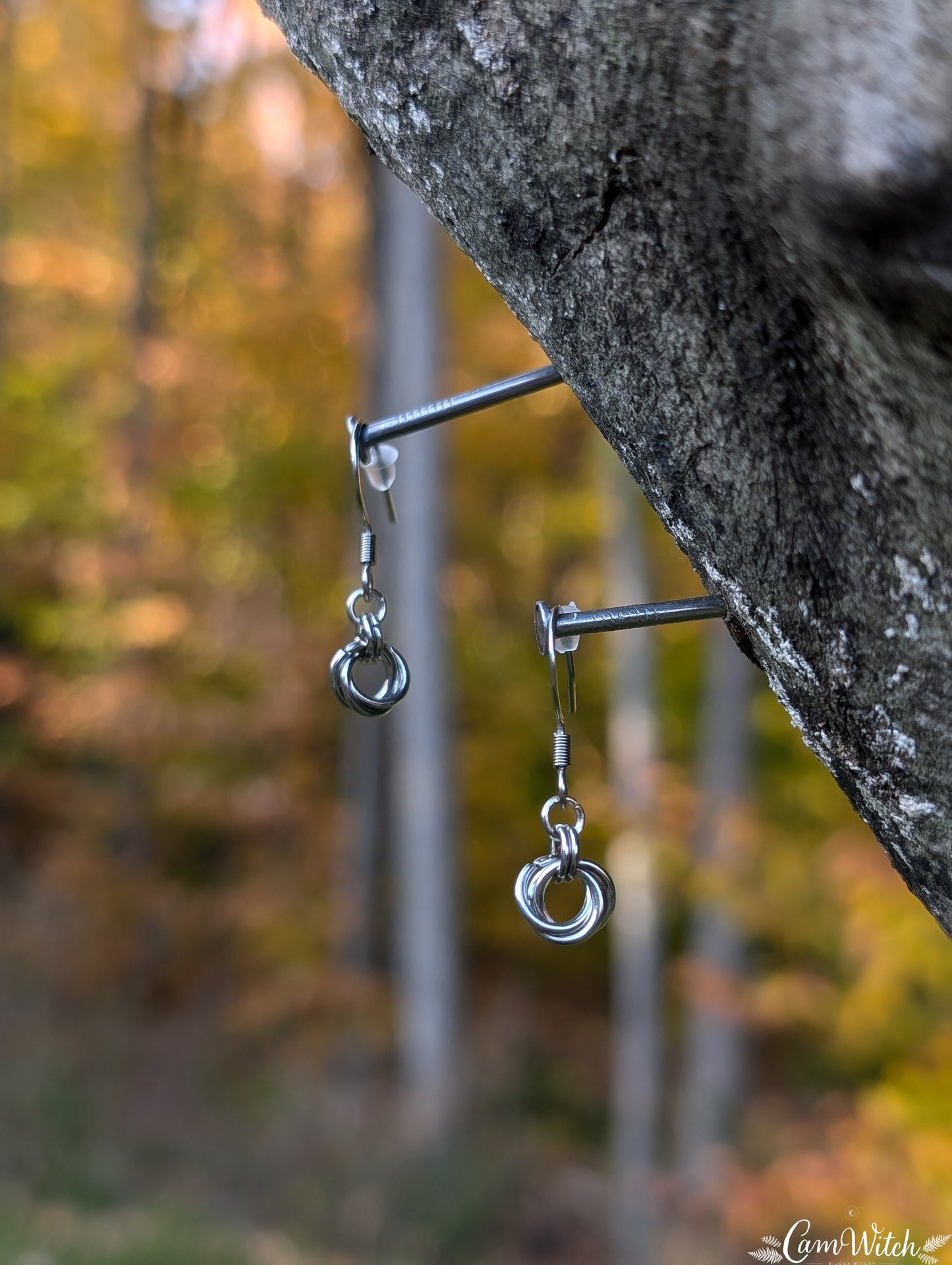 CERRIDWEN | Chainmail stainless steel earrings with triquetra pattern