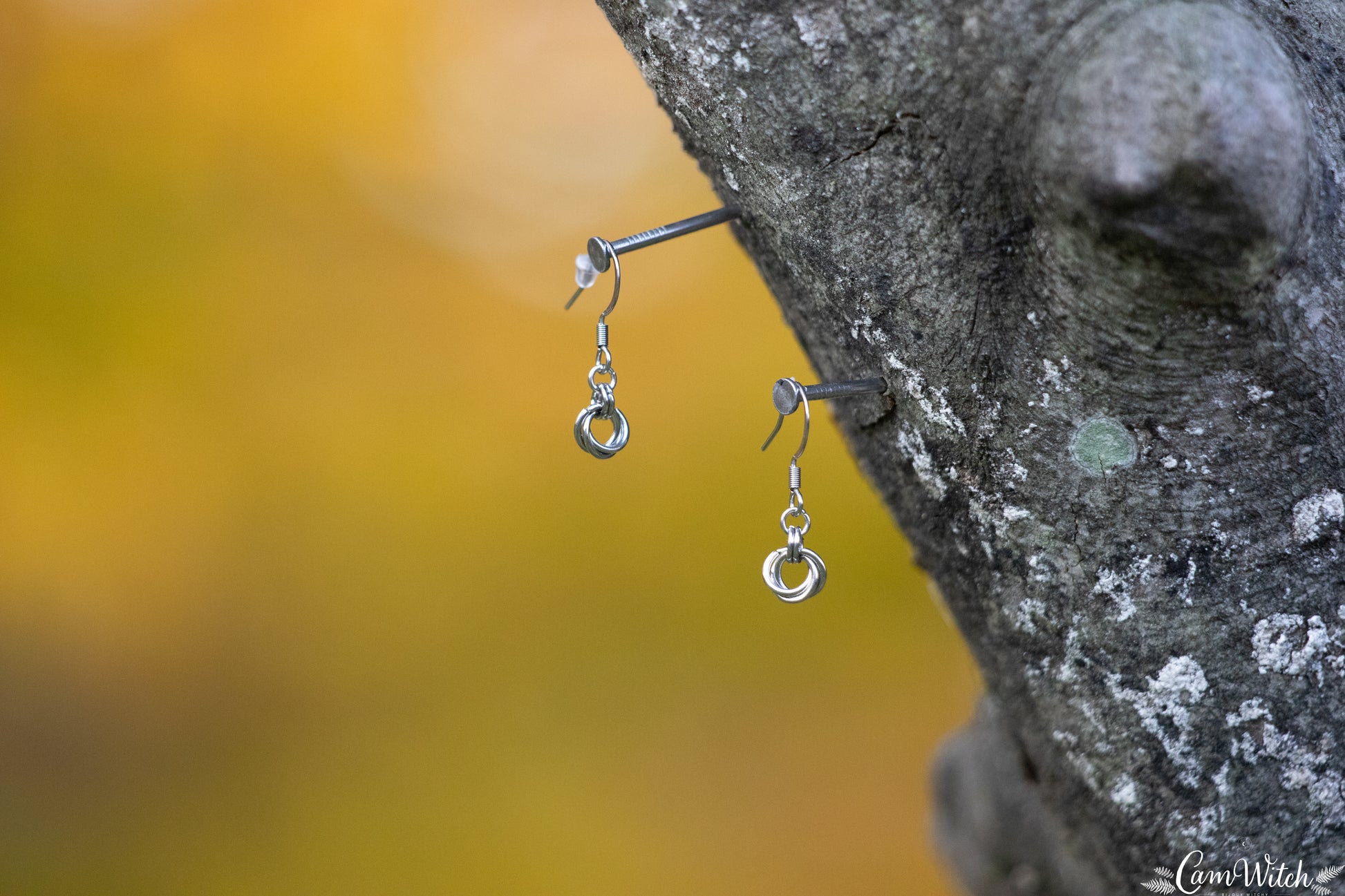 CERRIDWEN | Chainmail stainless steel earrings with triquetra pattern
