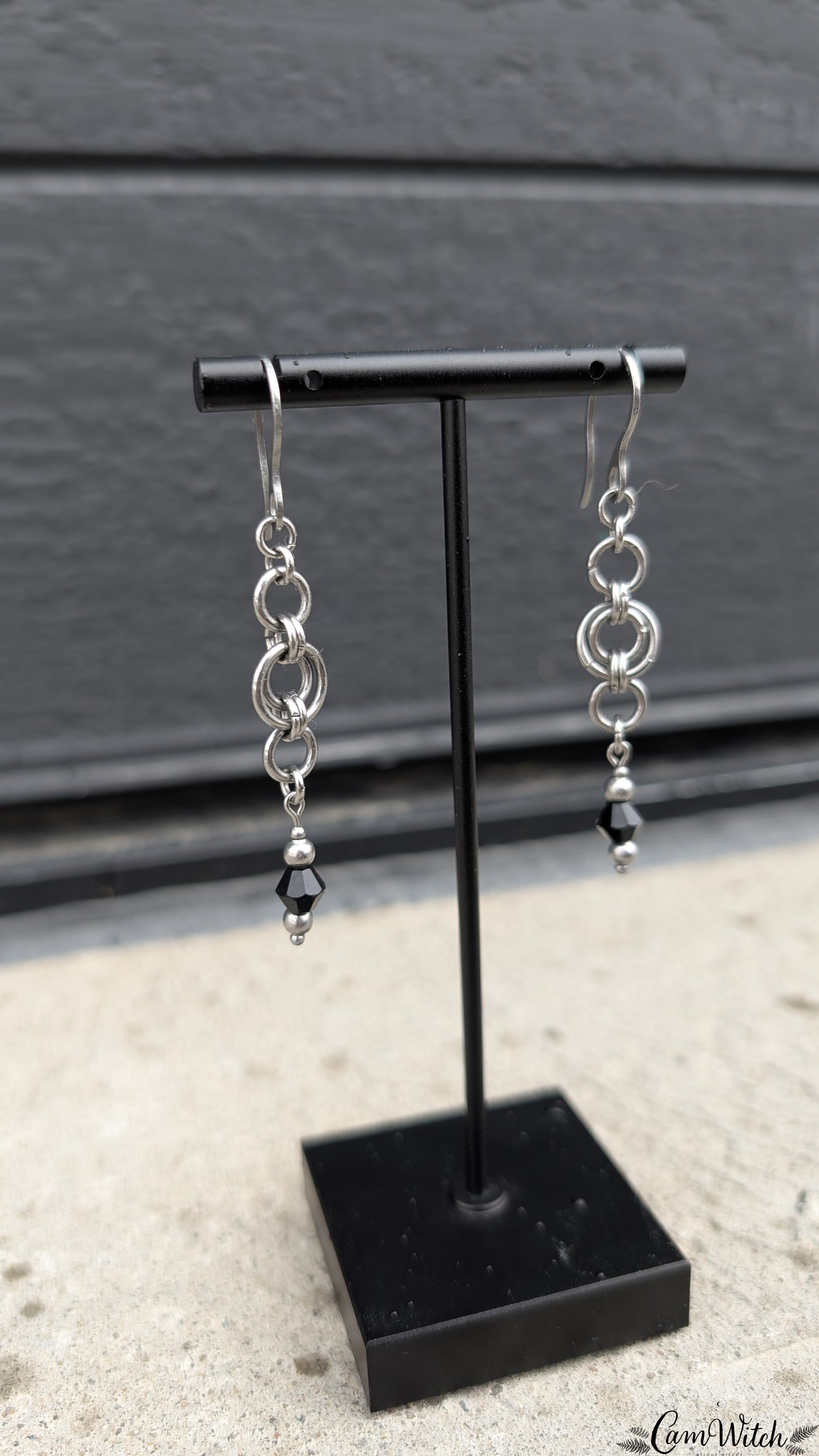 HEL | Hel chainmail earrings with black beads
