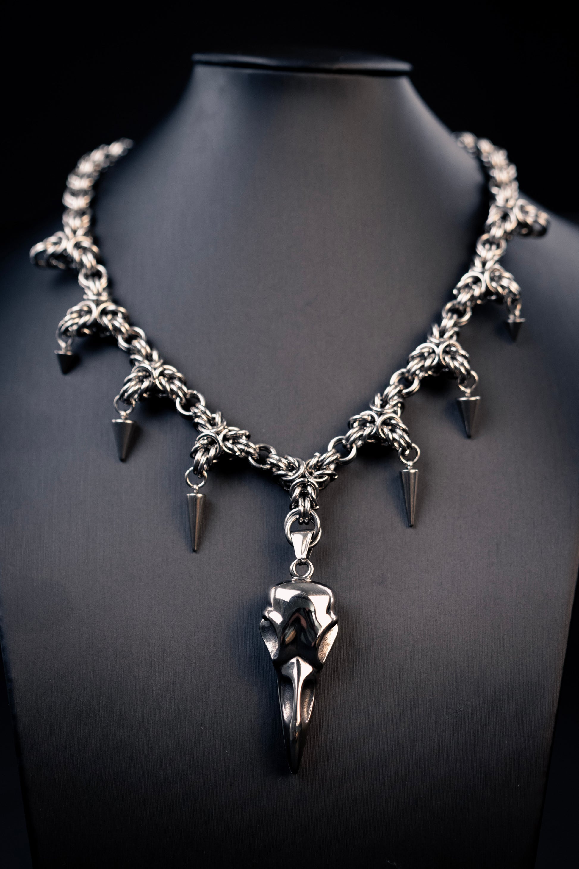 ODIN | Crow Chainmail Necklace
Stainless steel necklace with spikes and a craw massive charm