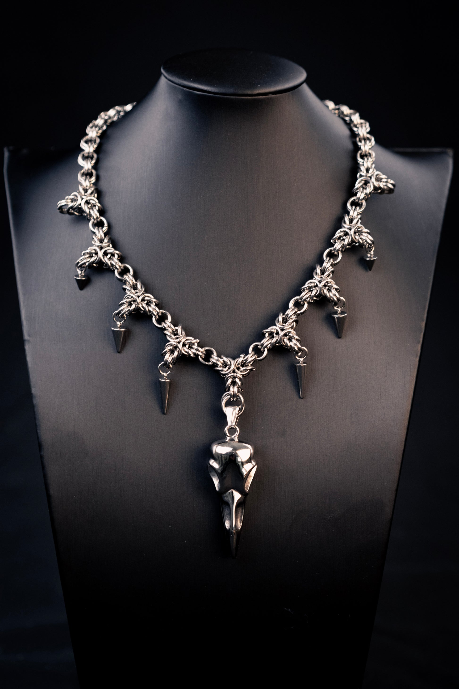 ODIN | Crow Chainmail Necklace
Stainless steel necklace with spikes and a craw massive charm