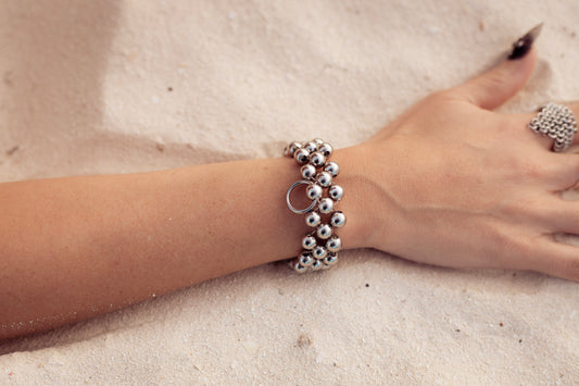 ARIEL | Chainmail Bracelet with stainless steel beads, on the sand