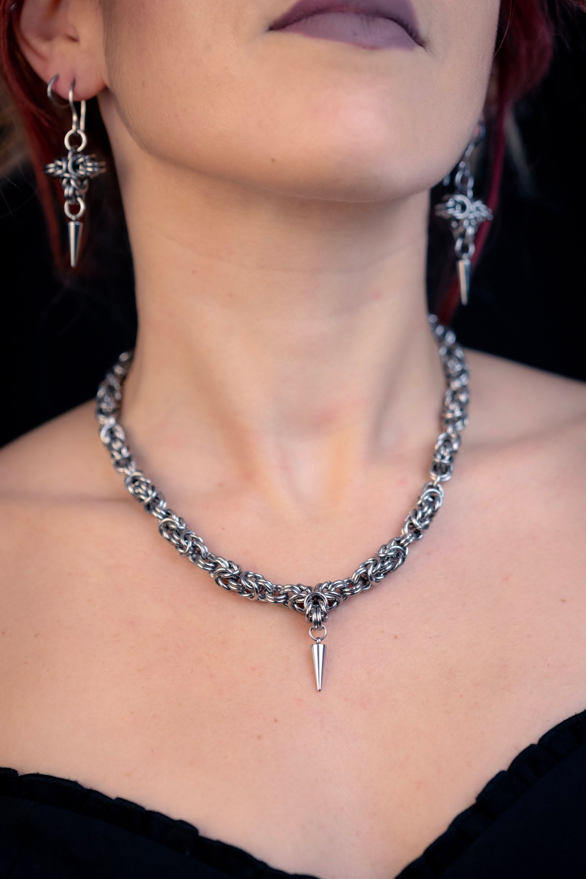 ODIN | Chainmail Necklace
Stainless steel necklace with a spike charm