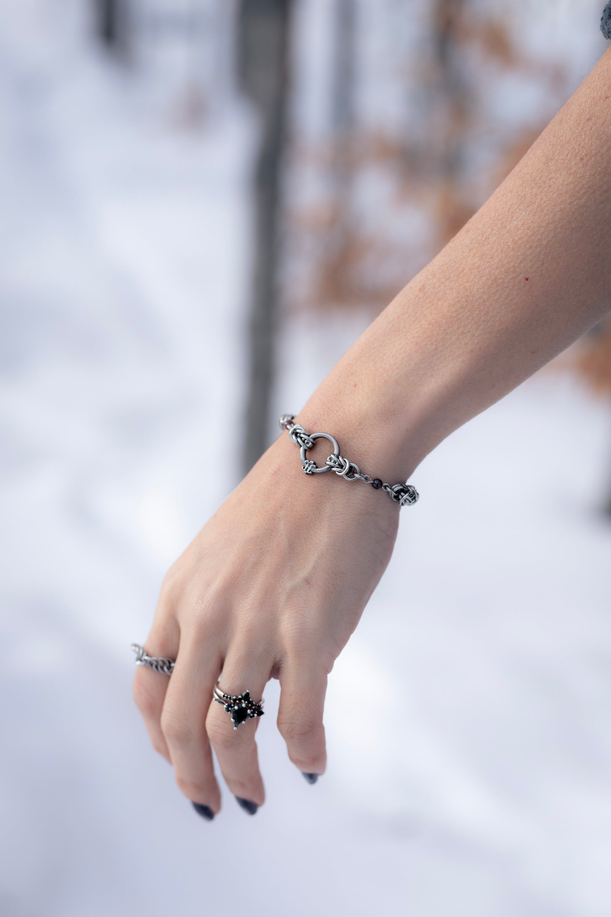 ARIA | Chainmail bracelet
Stainless steel chainmail earrings with two garnet stones