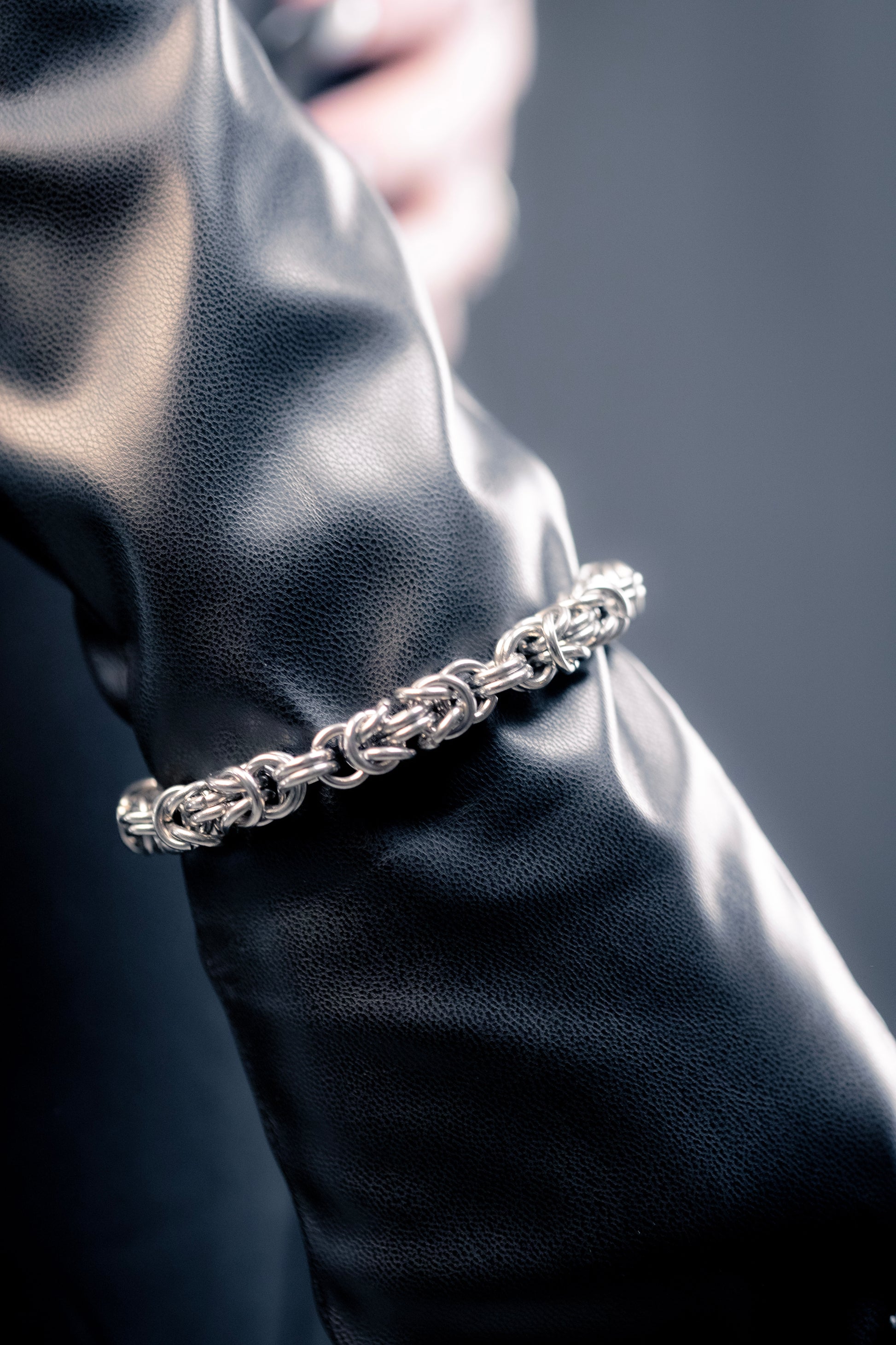 ODIN | Chainmail Bracelet
Stainless steel chainmail bracelet with byzantine weave, worn above woman gloves