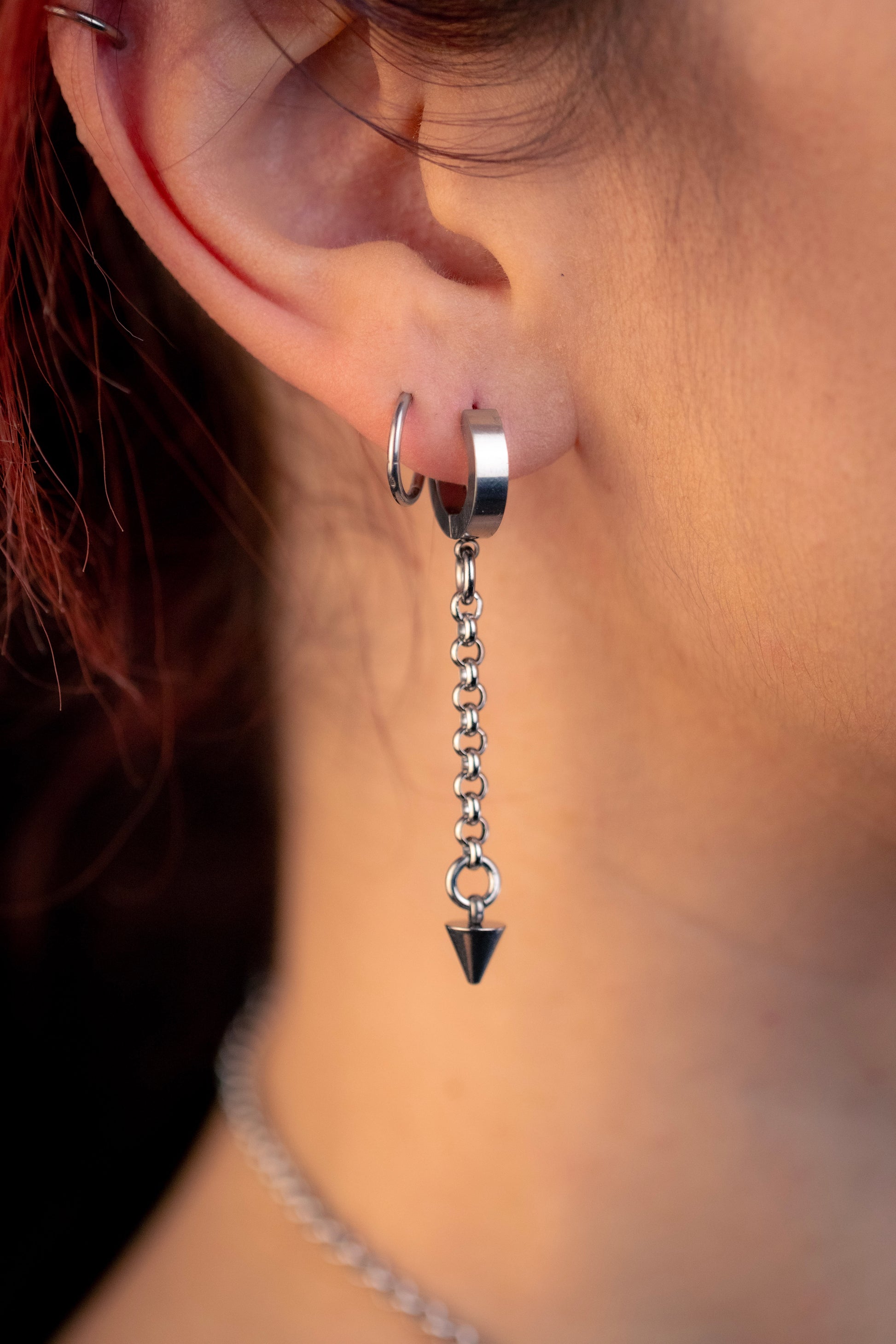 ODIN | Chainmail Pendant Earrings.
Stainless steel delicate chainmail earrings with a mini spike charm 