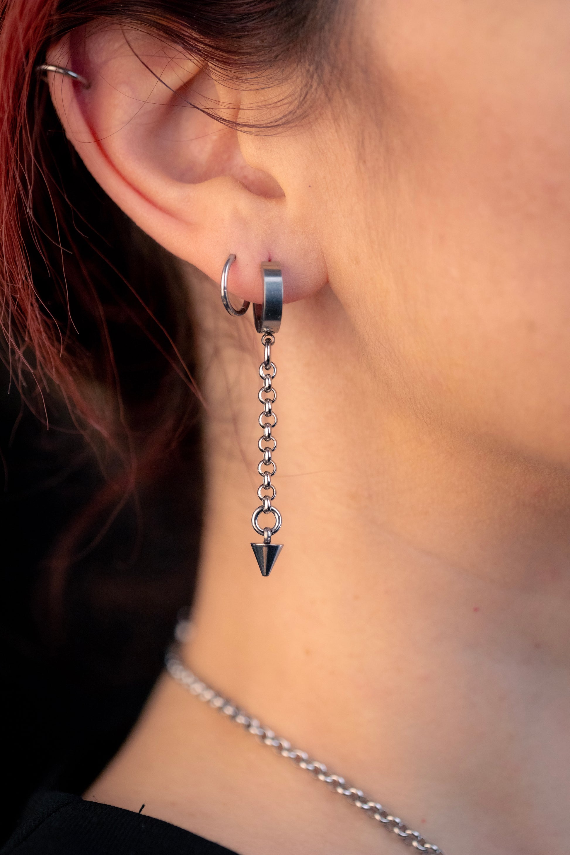 ODIN | Chainmail Pendant Earrings.
Stainless steel delicate chainmail earrings with a mini spike charm 