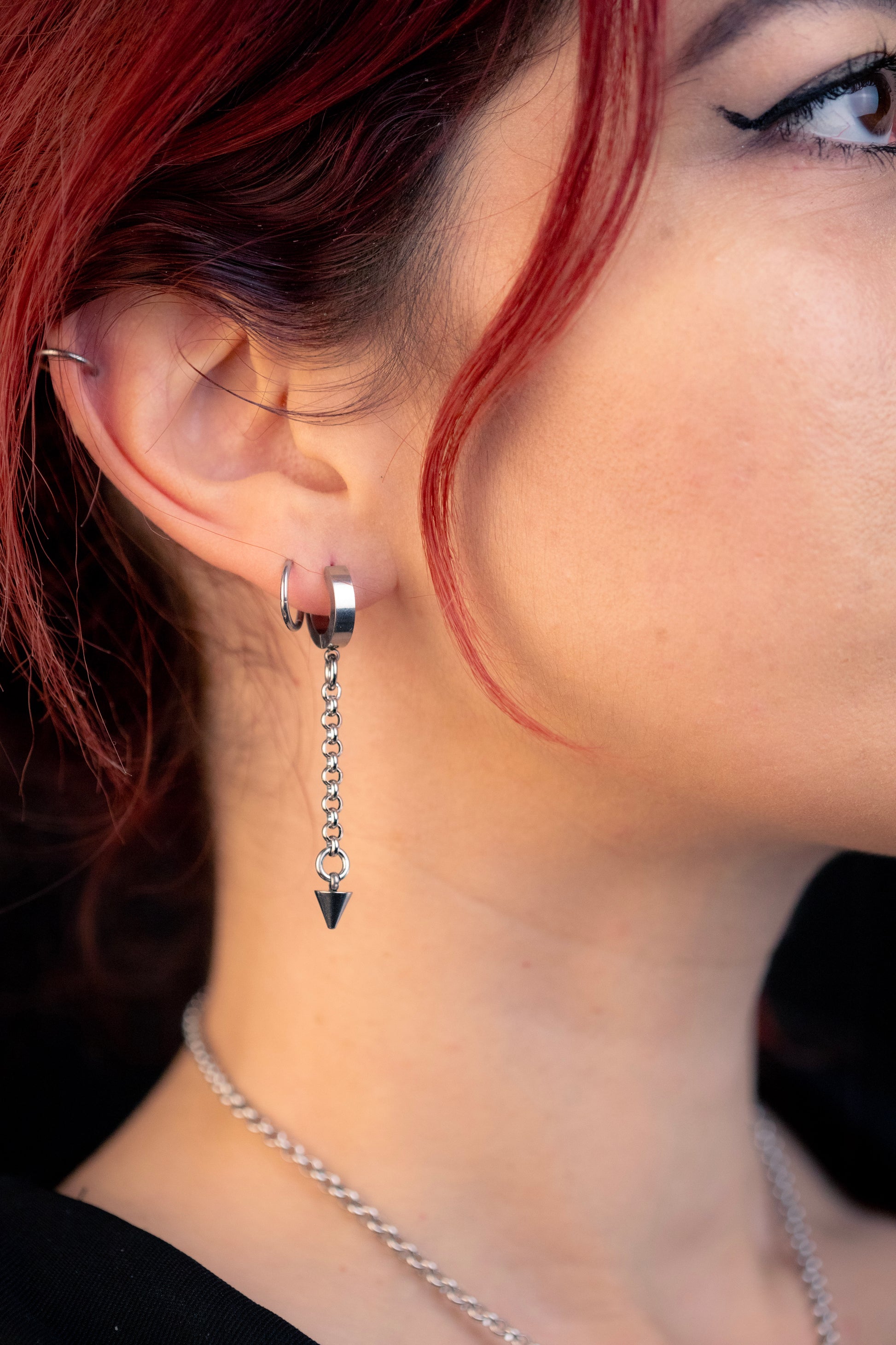 ODIN | Chainmail Pendant Earrings.
Stainless steel delicate chainmail earrings with a mini spike charm 