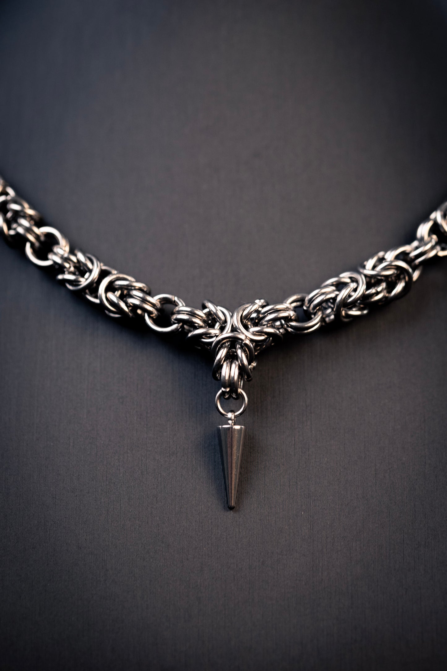 ODIN | Chainmail Necklace
Stainless steel necklace with a spike charm