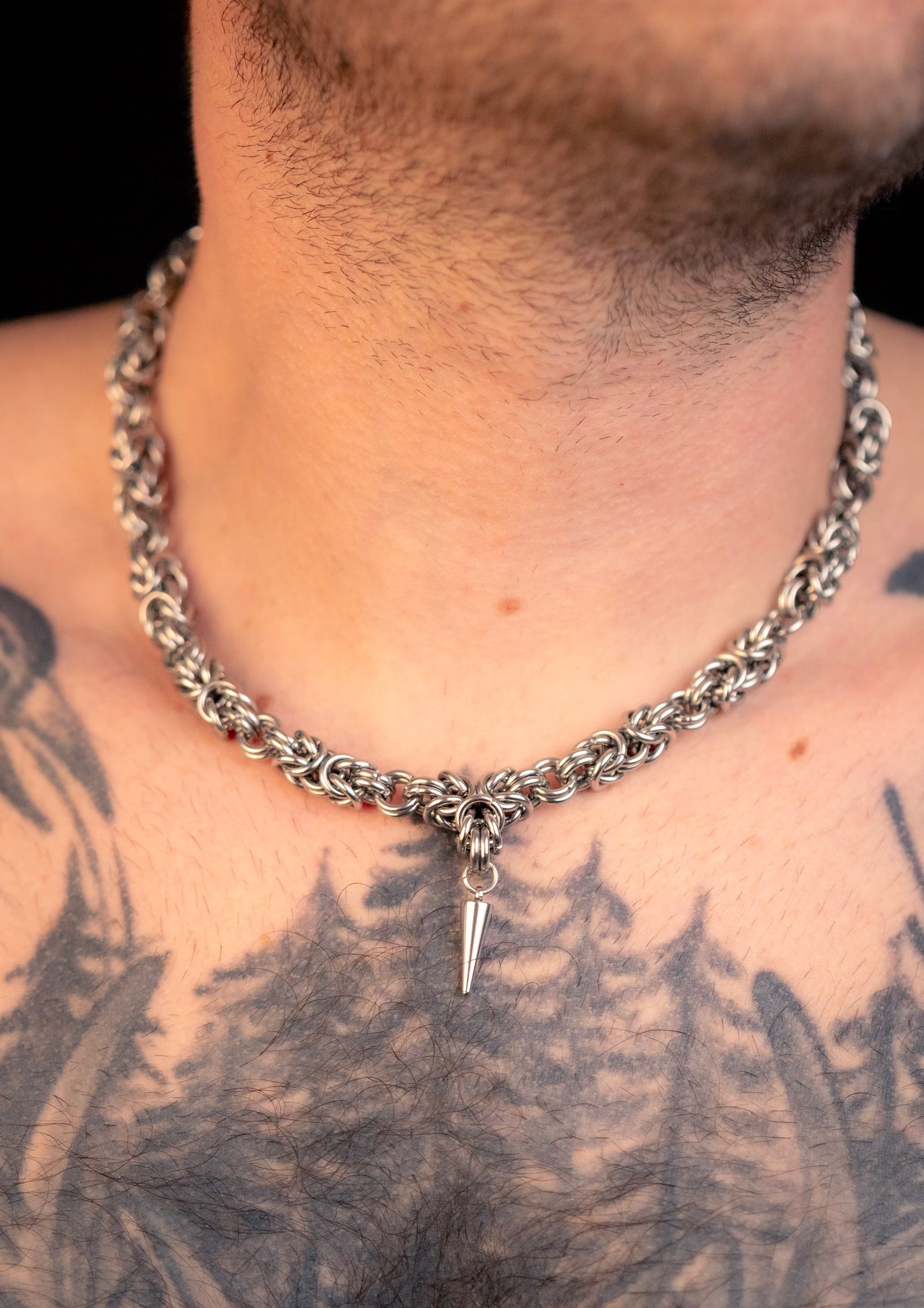 ODIN | Chainmail Necklace
Stainless steel necklace with a spike charm