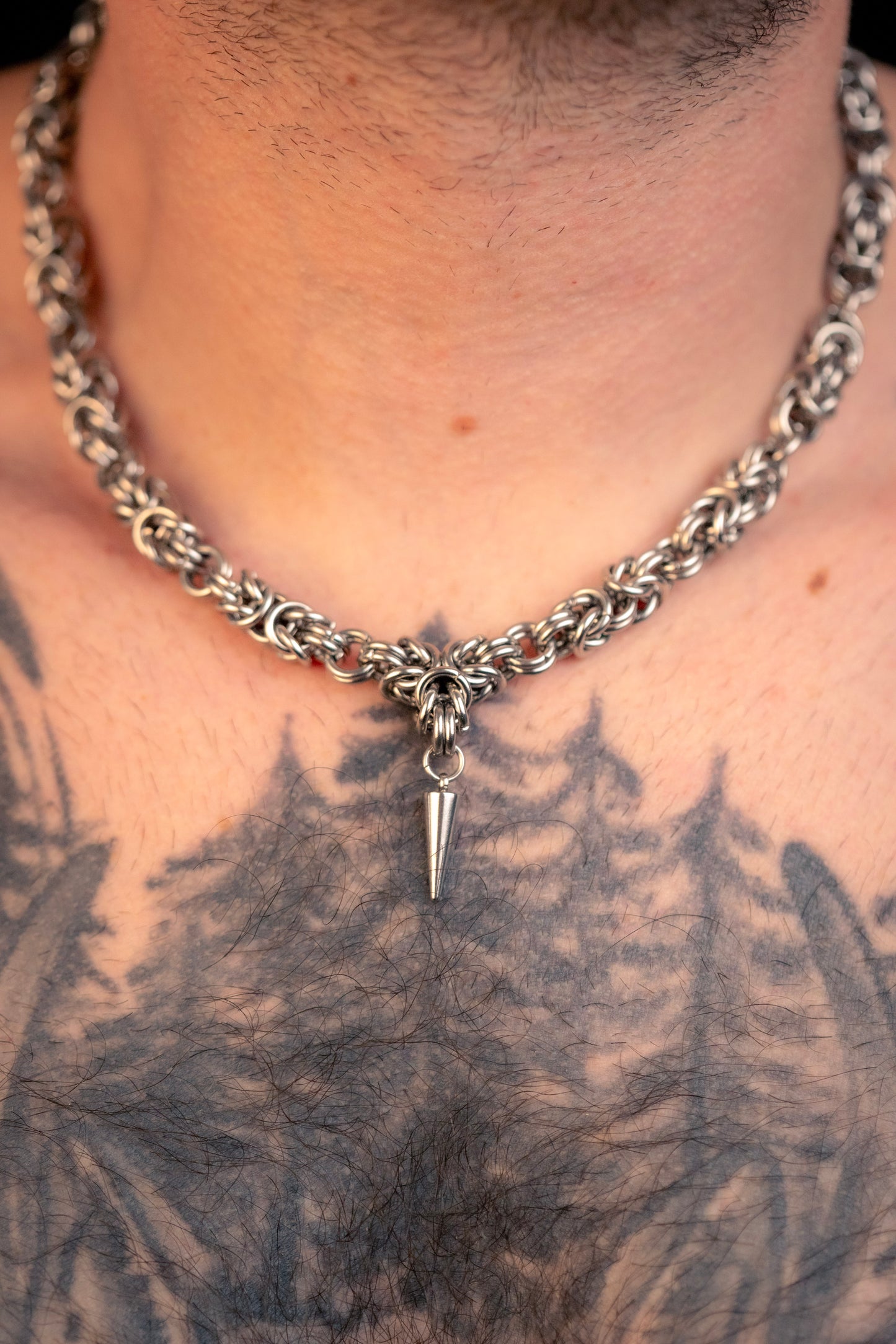 ODIN | Chainmail Necklace
Stainless steel necklace with a spike charm