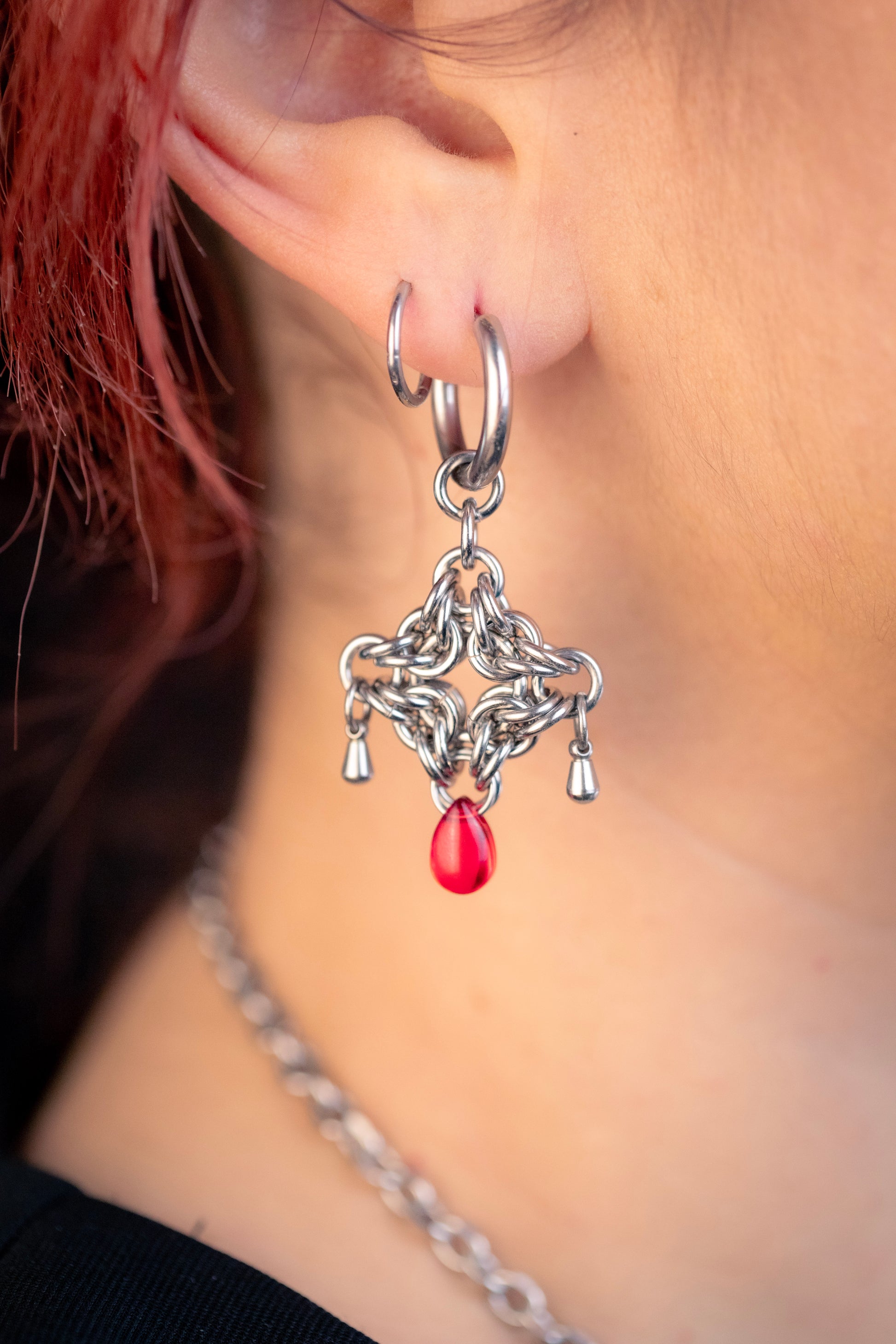 BRIGID | Chainmail stainless steel earrings with glass pearl