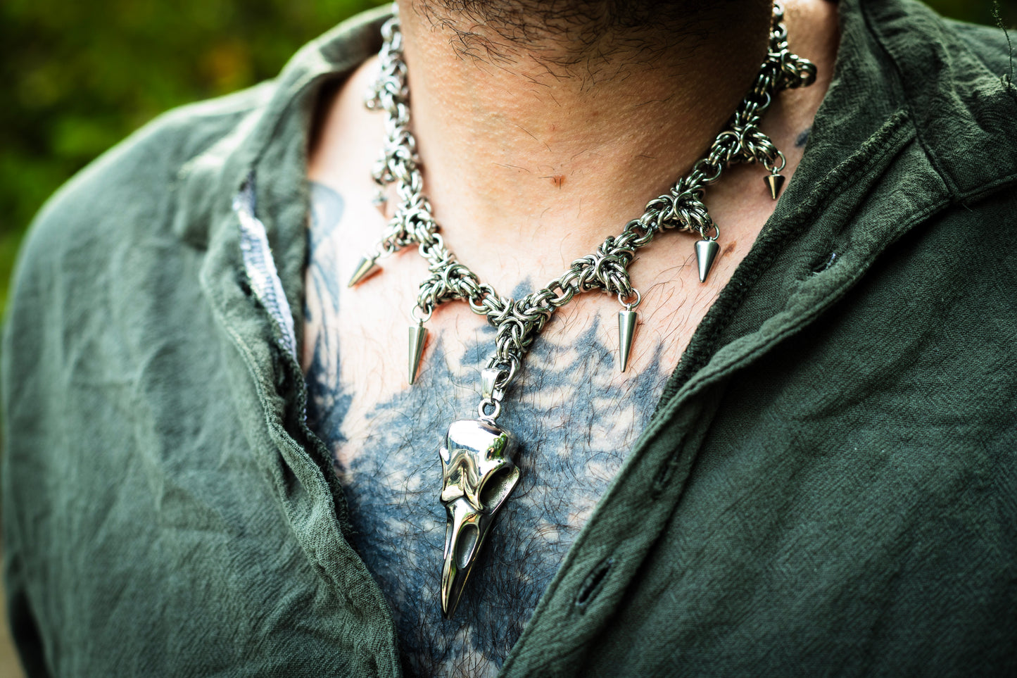 ODIN | Crow Chainmail Necklace
Stainless steel necklace with spikes and a craw massive charm