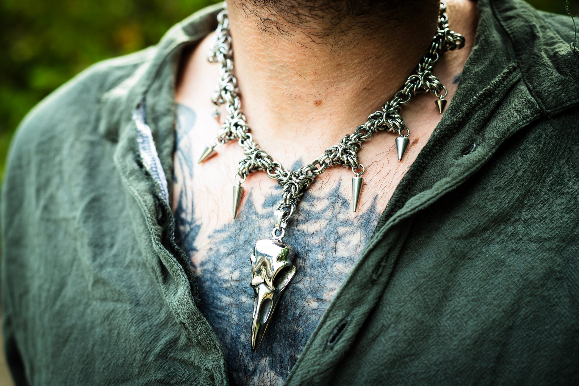 ODIN | Crow Chainmail Necklace
Stainless steel necklace with spikes and a craw massive charm