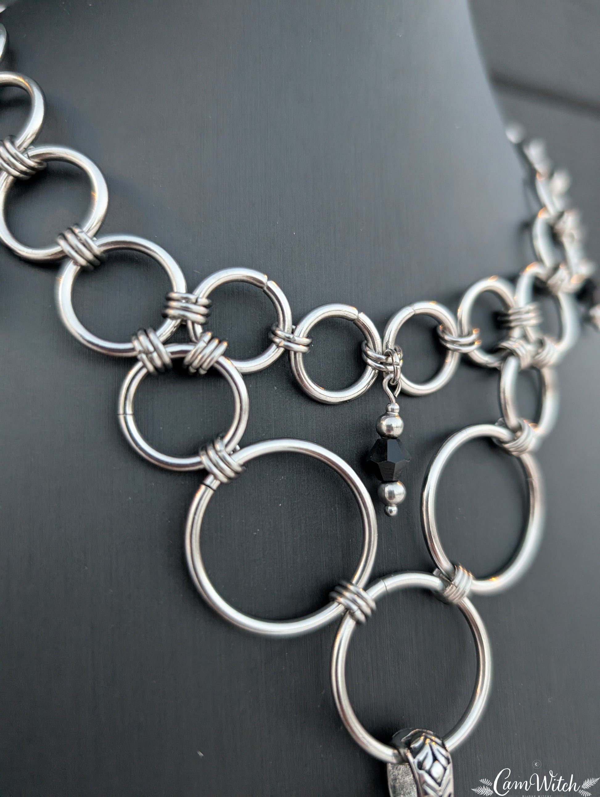 HEL | Stainless steel Chainmail necklace with black beads and cross