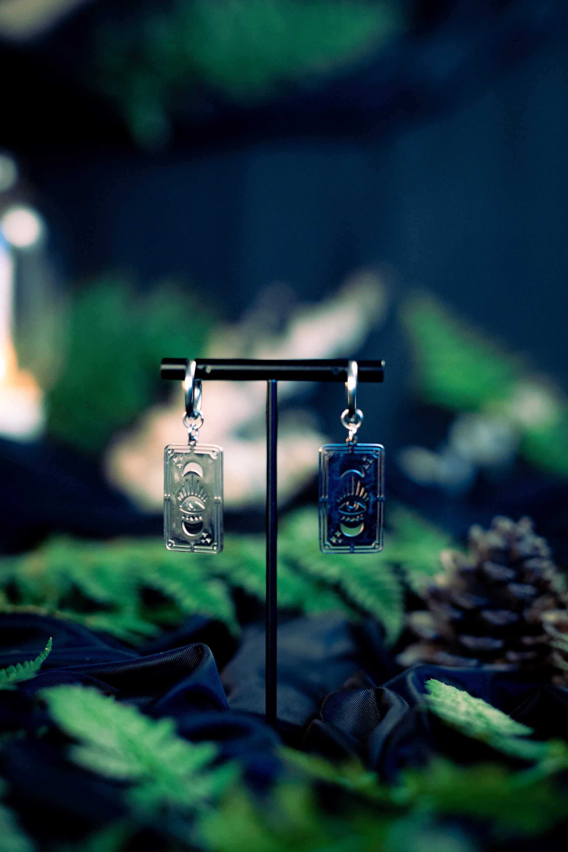 VELEDA | Chainmail earrings with tarot cards