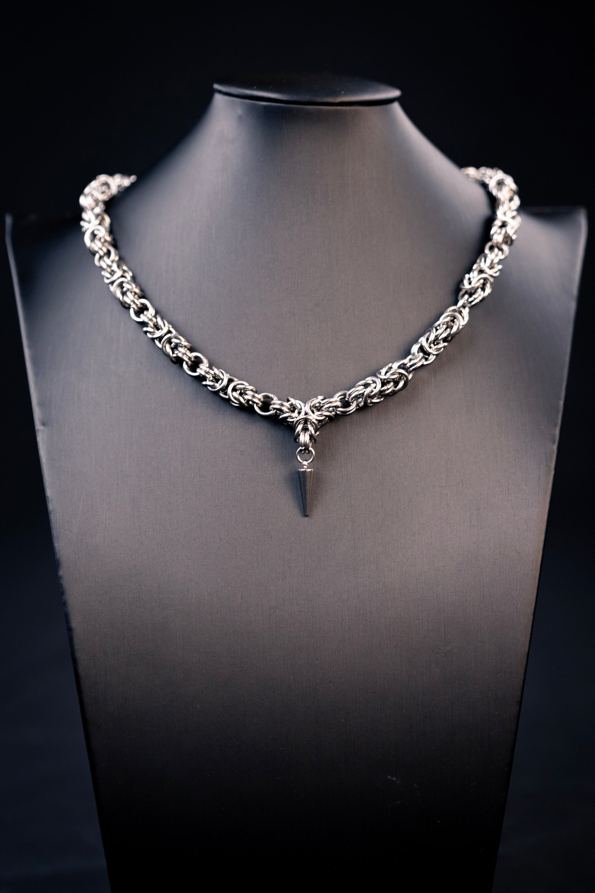 ODIN | Chainmail Necklace
Stainless steel necklace with a spike charm