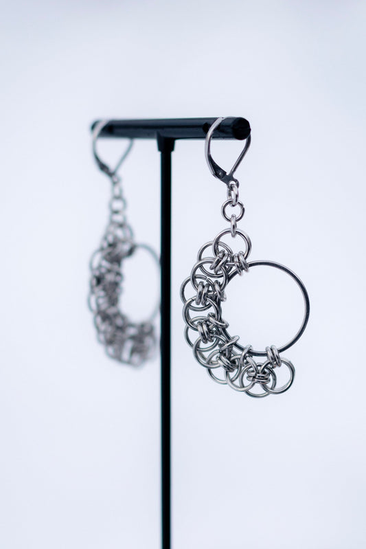 CERRIDWEN | Chainmail Half Moon Earrings
Stainless steel chainmail earrings with celtic helm weave