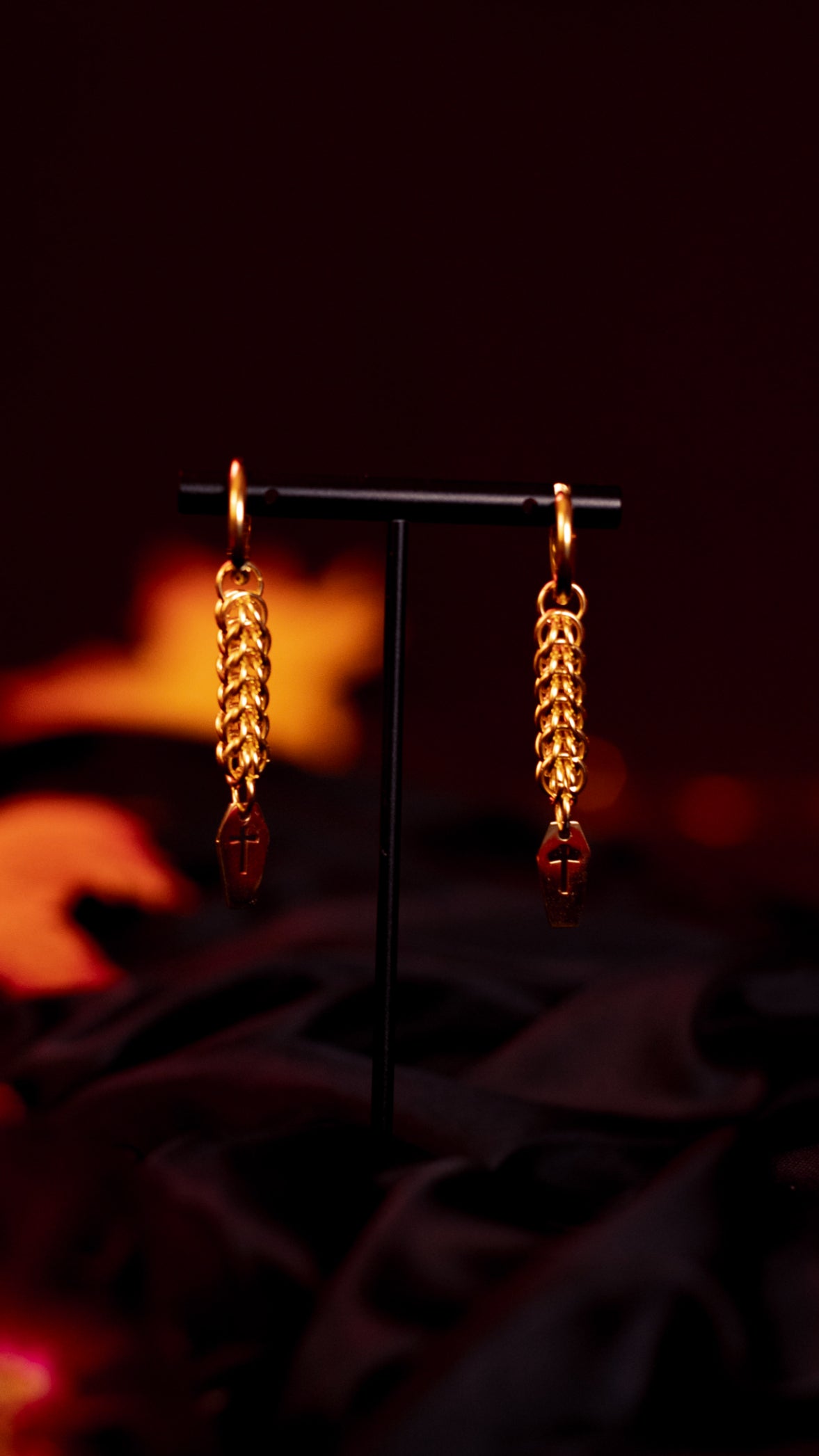 HADÈS | Stainless steel chainmail earrings with coffin charm