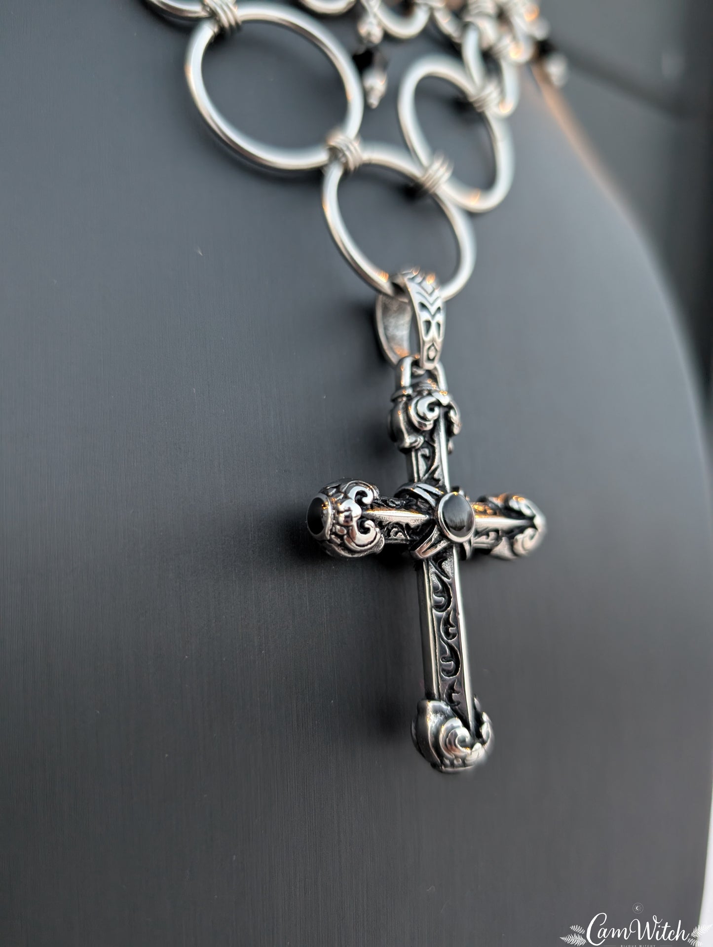 HEL | Stainless steel Chainmail necklace with black beads and cross