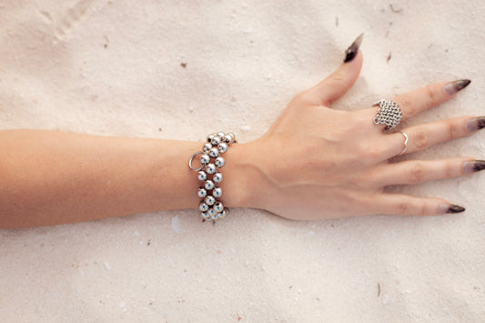 ARIEL | Chainmail Bracelet with stainless steel beads, on the sand