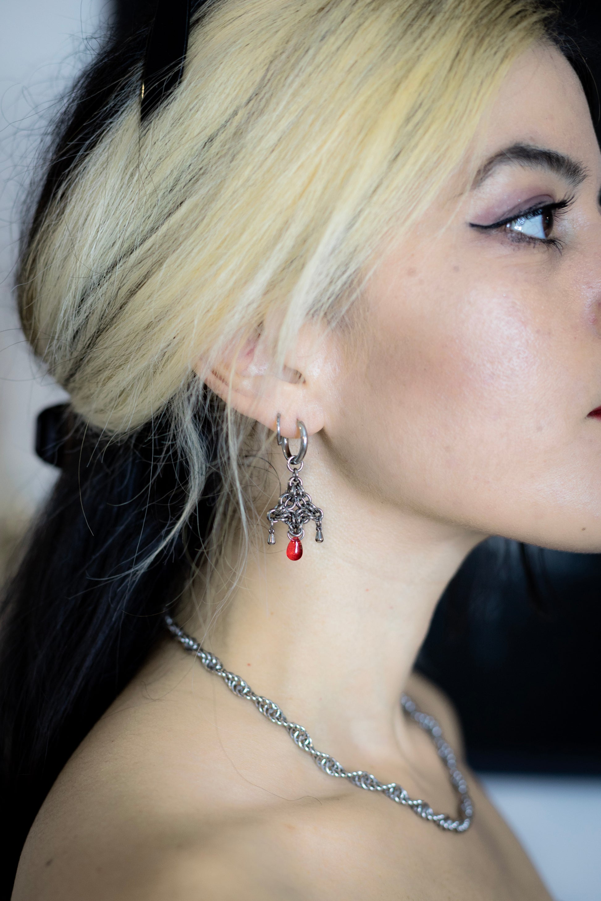 BRIGID | Chainmail stainless steel earrings with glass pearl