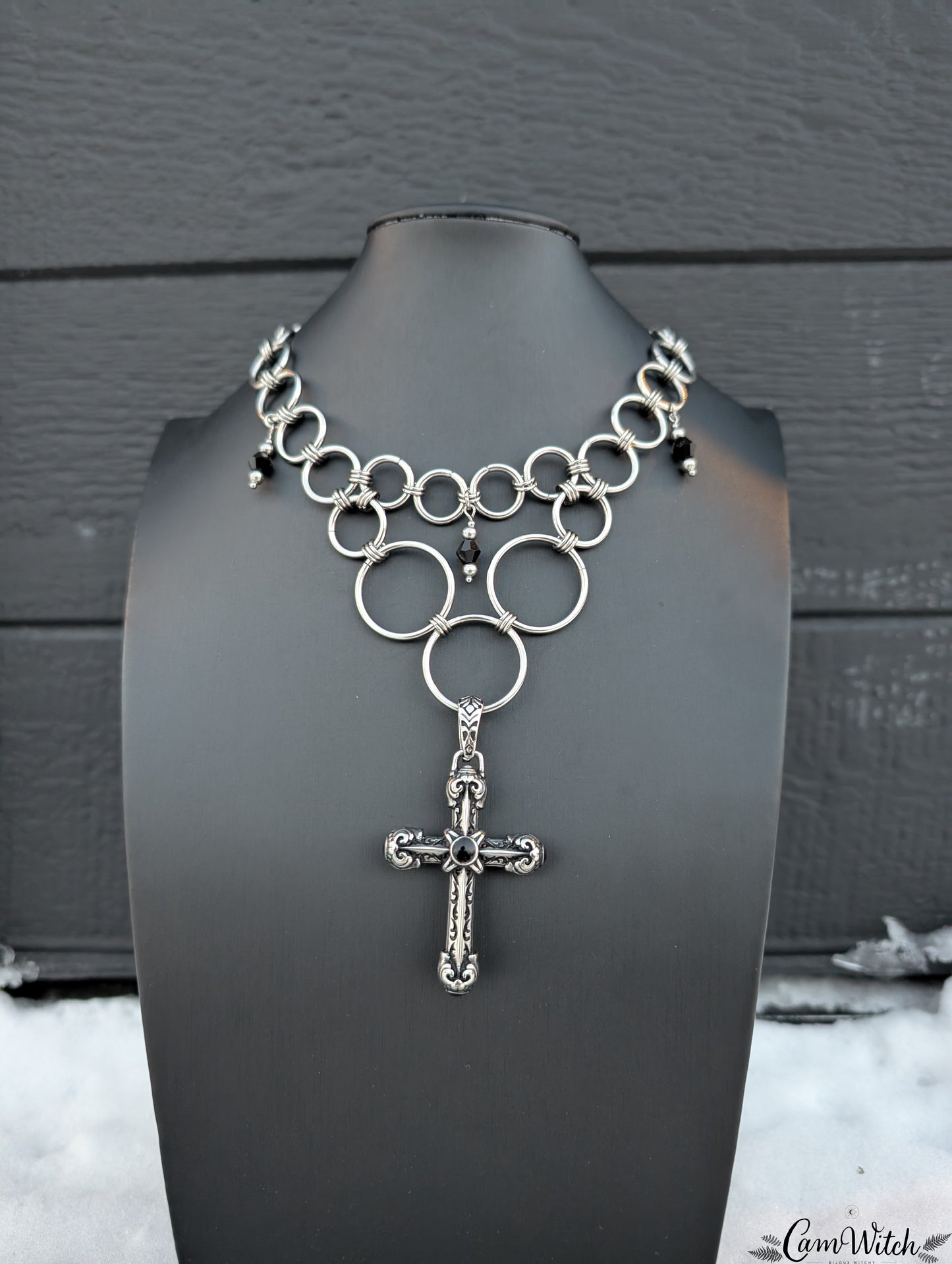 HEL | Stainless steel Chainmail necklace with black beads and cross