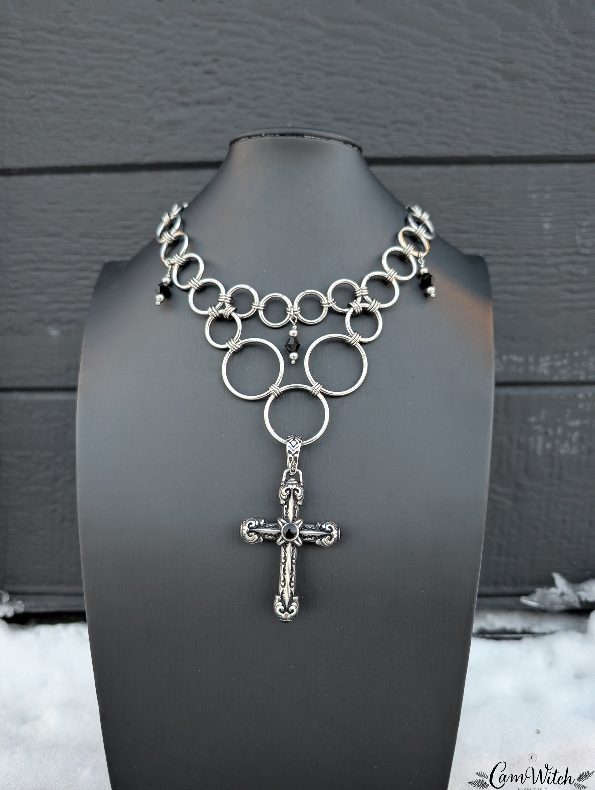 HEL | Stainless steel Chainmail necklace with black beads and cross