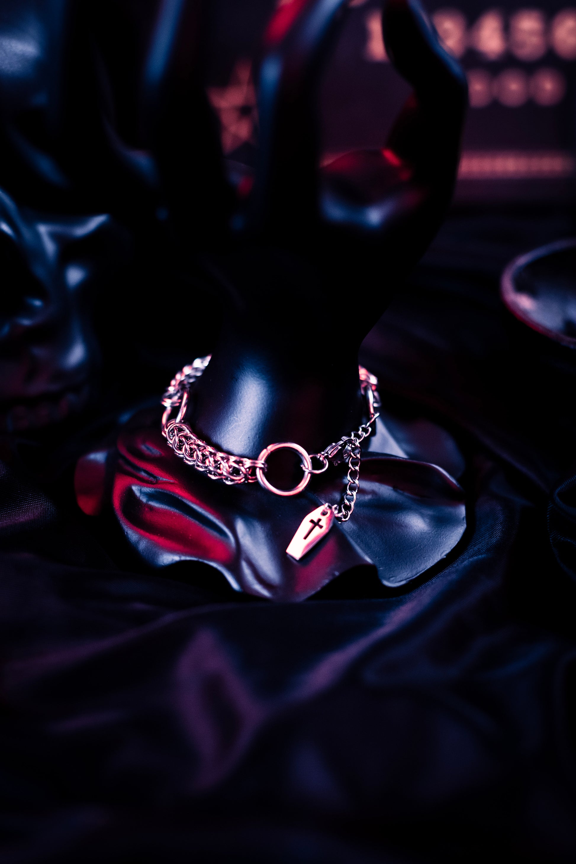 HADÈS | stainless steel chainmail bracelet with coffin