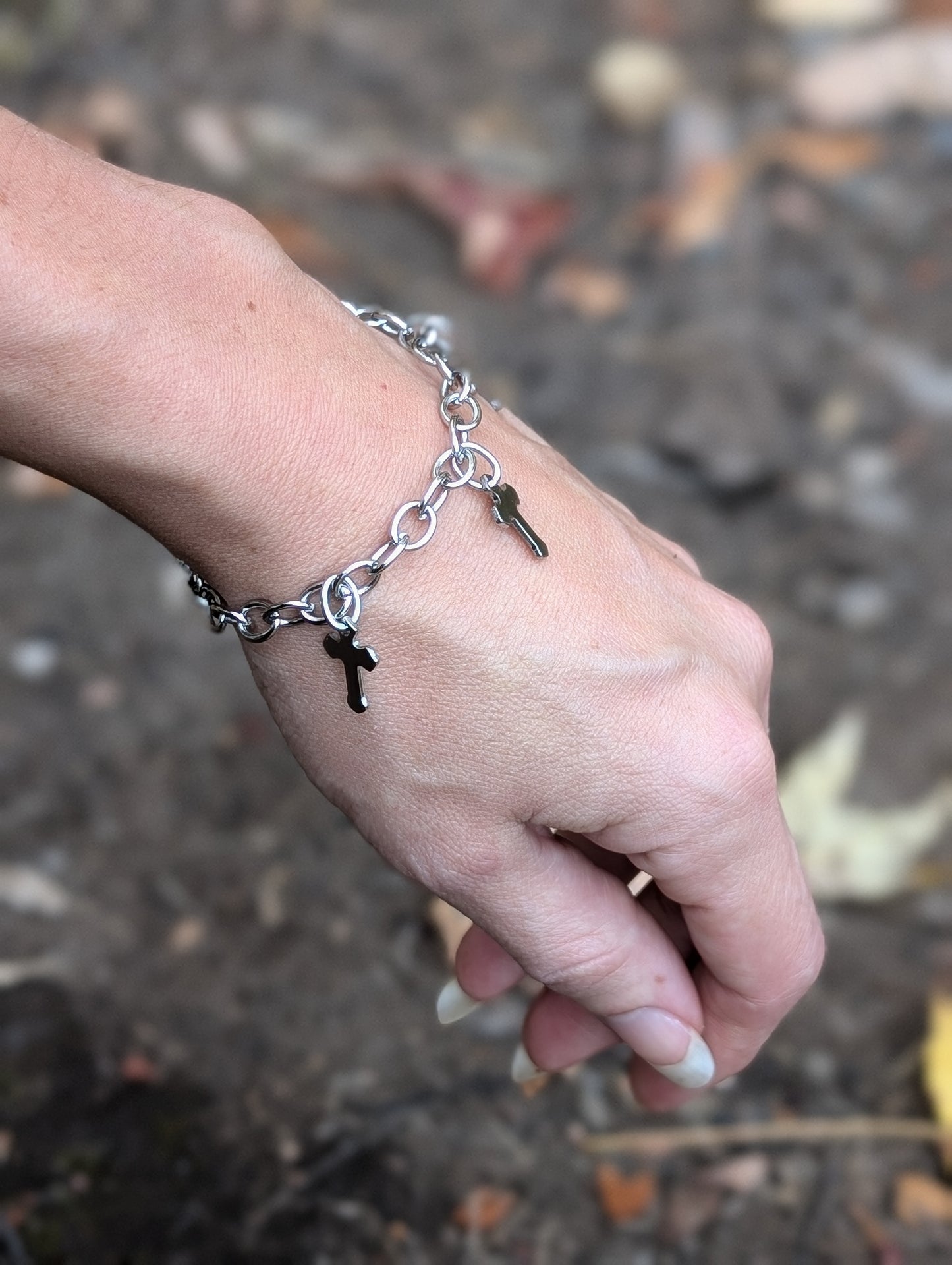 MORTICIA | Chainmail stainless steel bracelet with cross charms