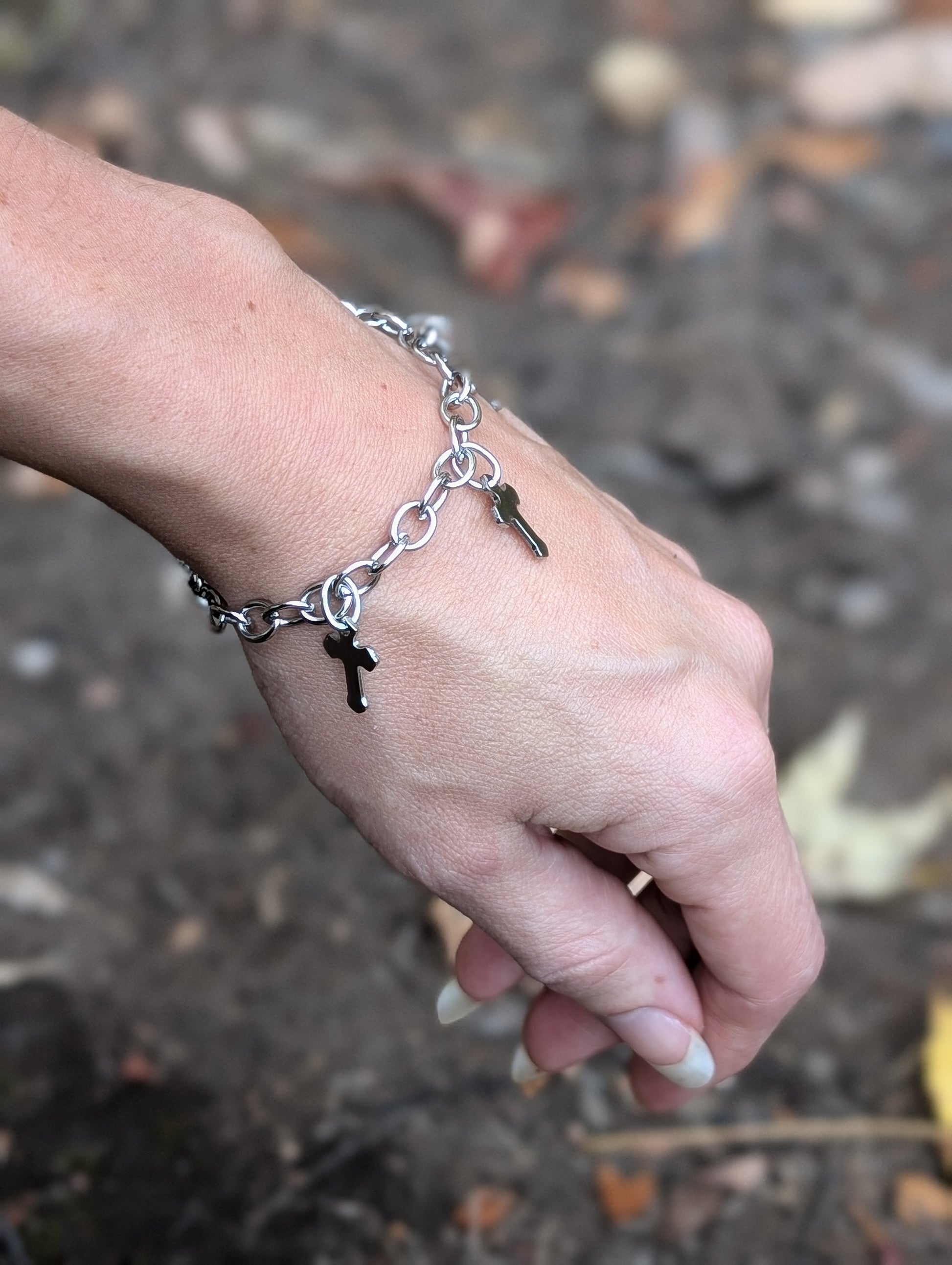 MORTICIA | Chainmail stainless steel bracelet with cross charms