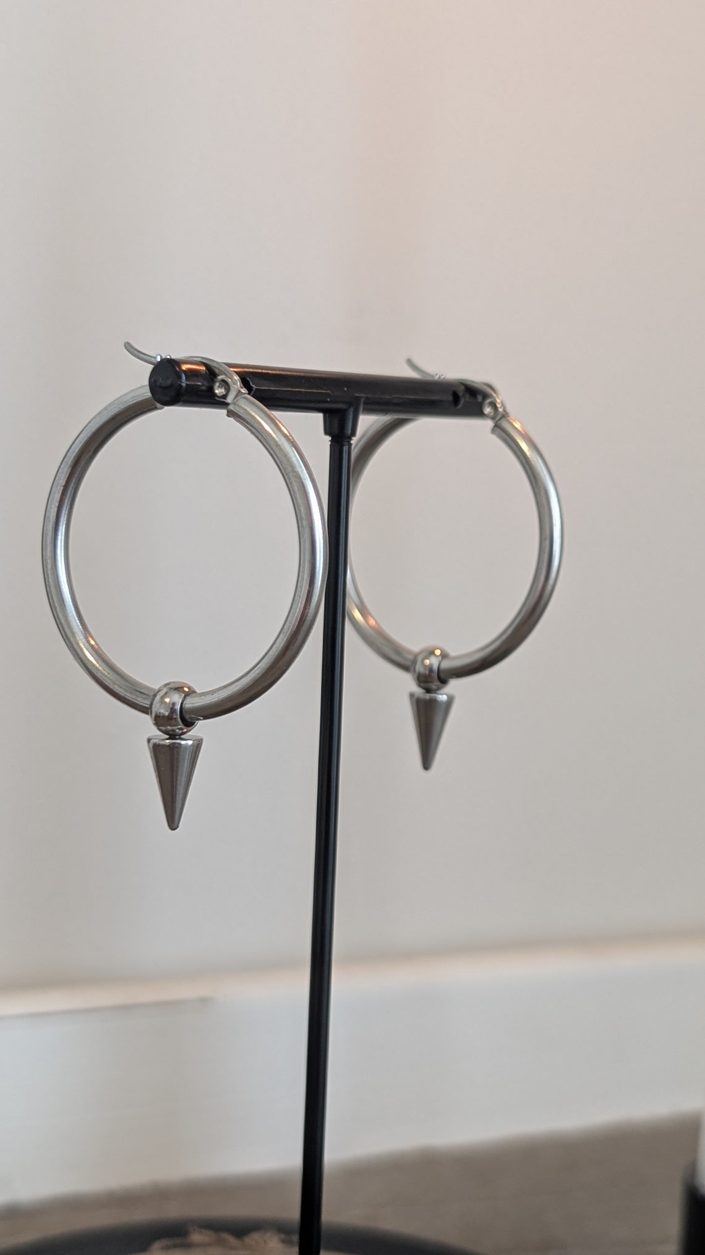 Centaur spike chainmail earrings
Stainless steel hoop earrings with spike charm