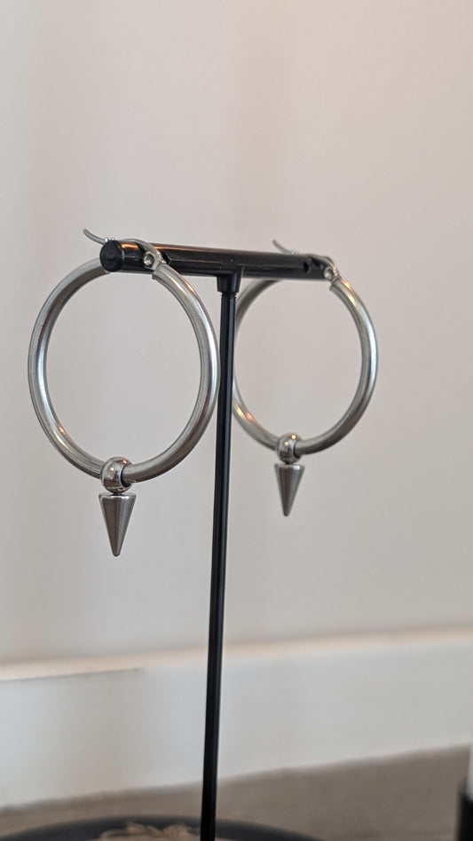 Centaur spike chainmail earrings
Stainless steel hoop earrings with spike charm