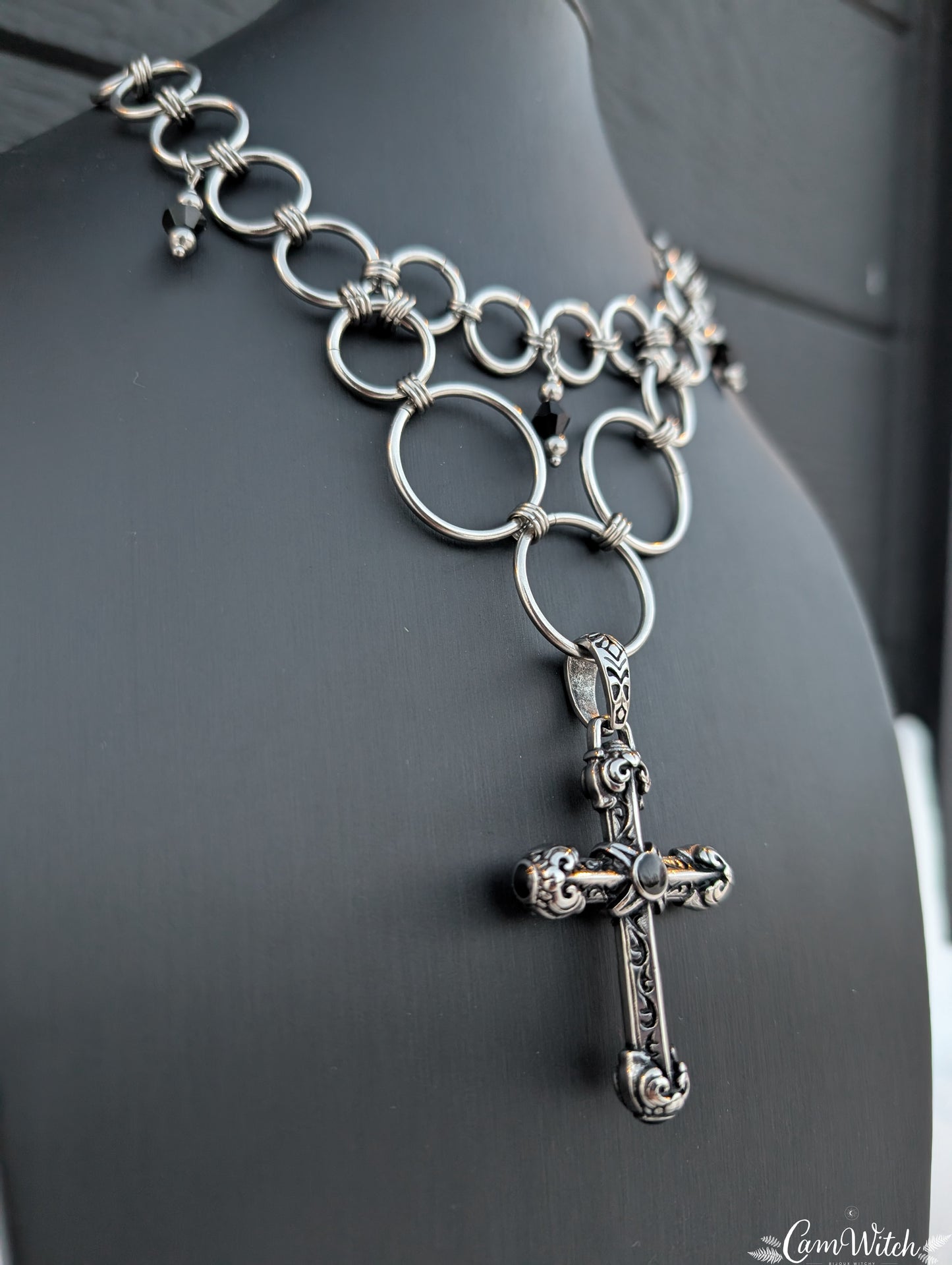 HEL | Stainless steel Chainmail necklace with black beads and cross