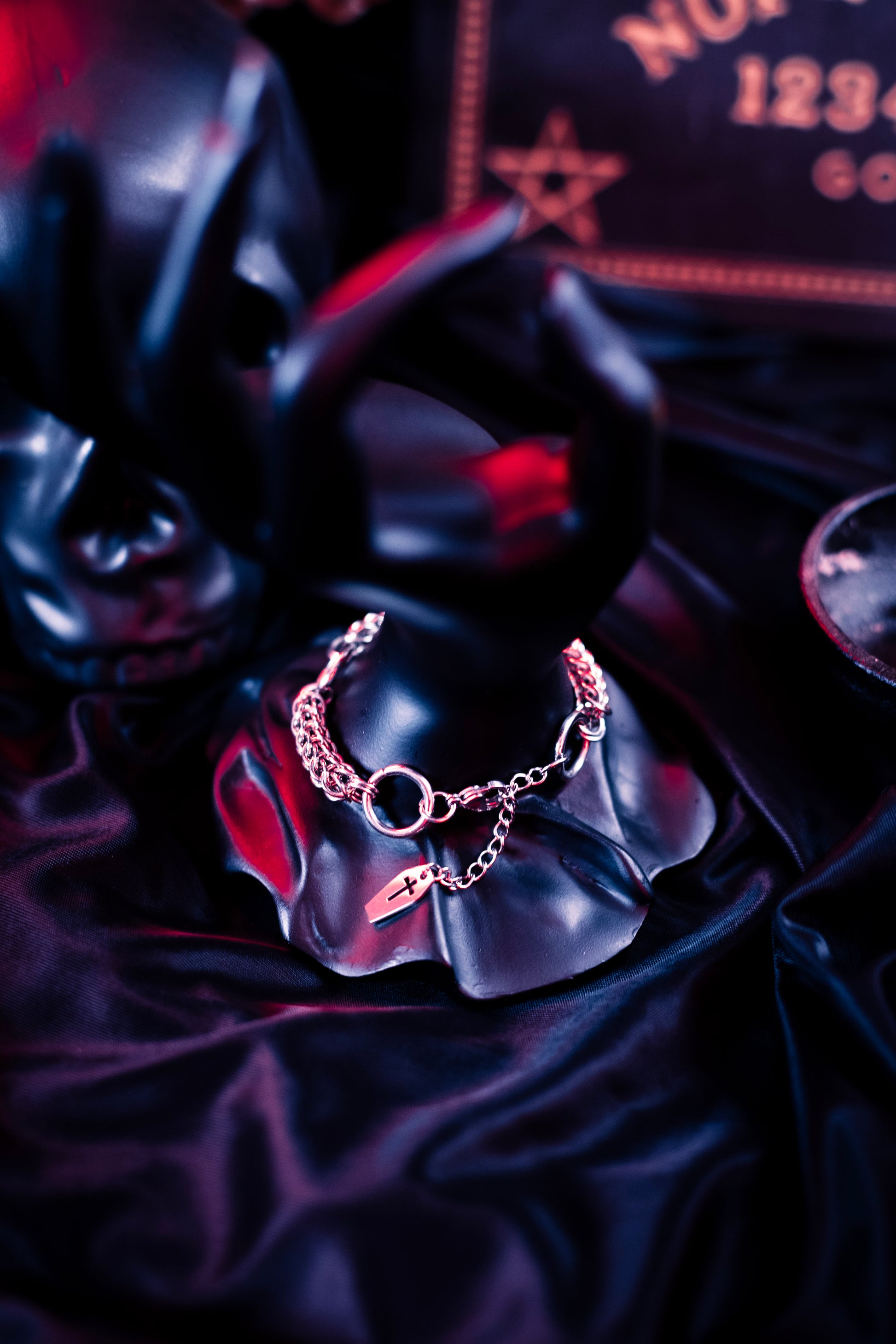 HADÈS | stainless steel chainmail bracelet with coffin