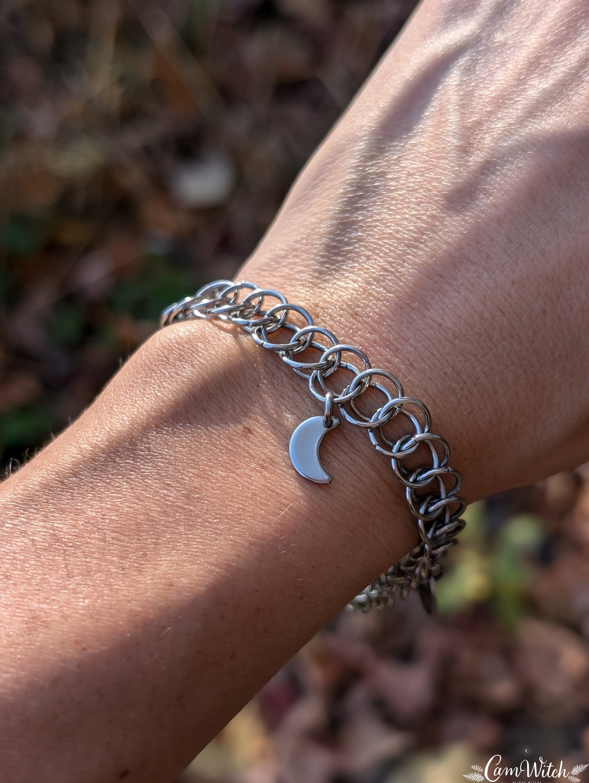 SELENE | Chainmail stainless steel bracelet with moon charm