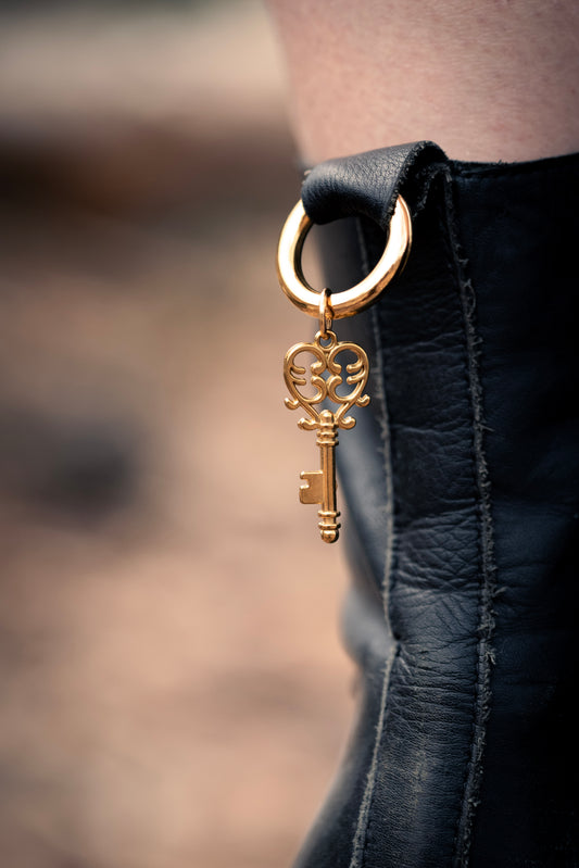 SHOOZ | gold key, CamWitch handmade gothic chainmail shoe charm stainless steel Canada