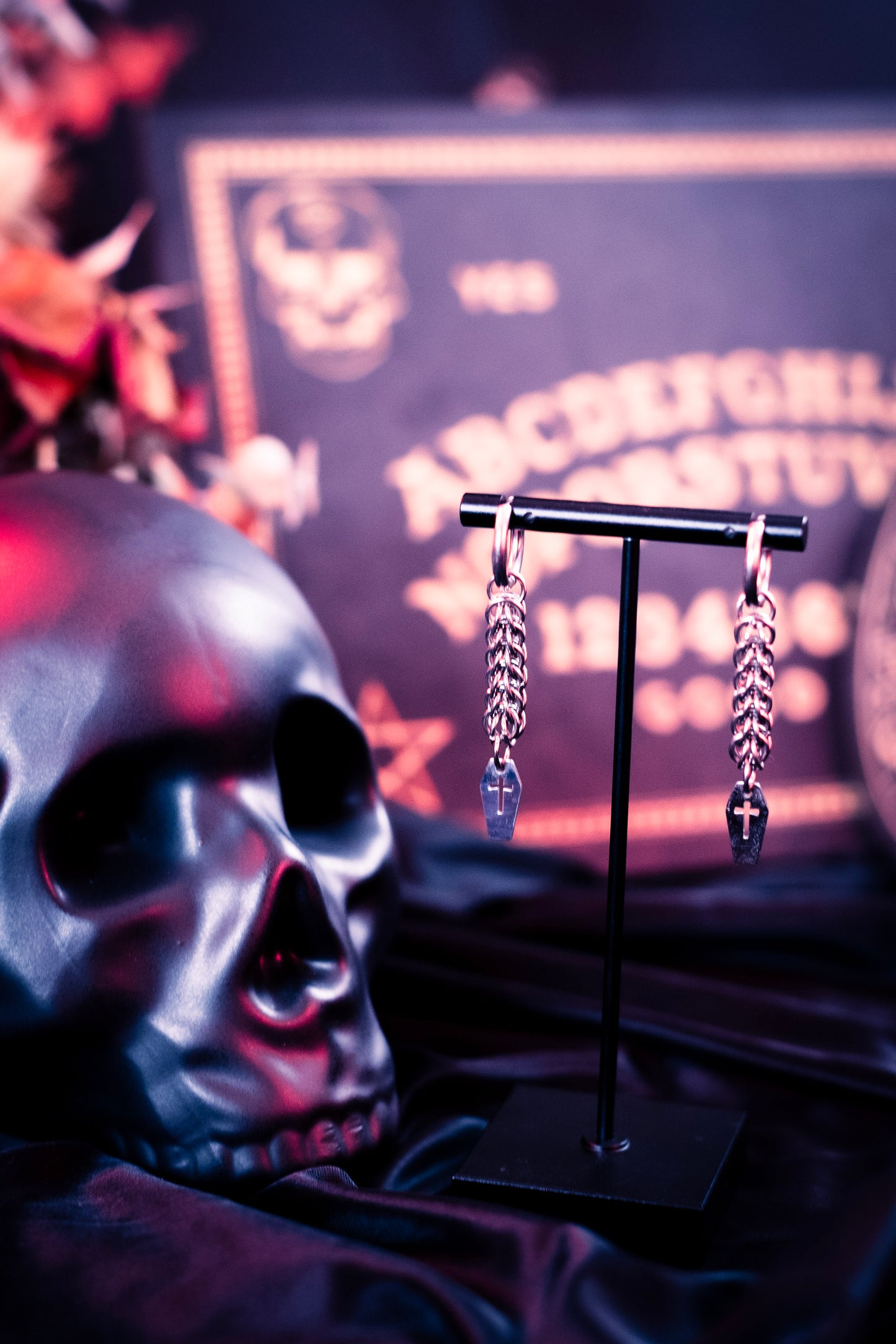 HADÈS | Stainless steel chainmail earrings with coffin charm