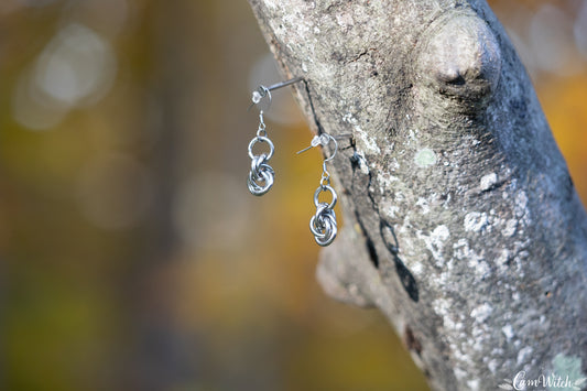 CERRIDWEN | Chainmail stainless steel earrings with triquetra pattern