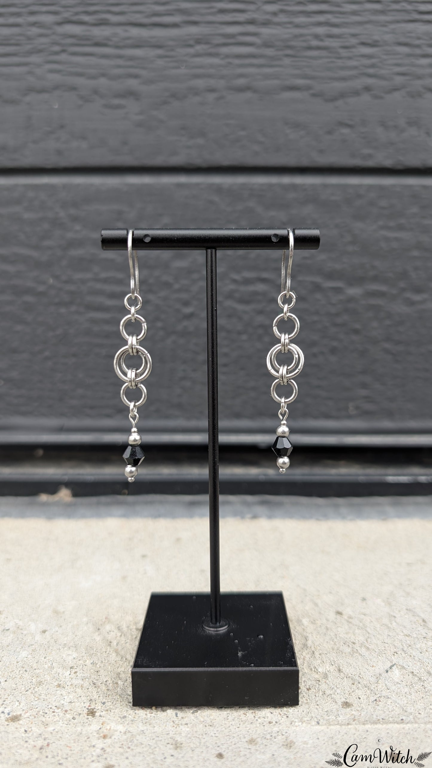 HEL | Hel chainmail earrings with black beads