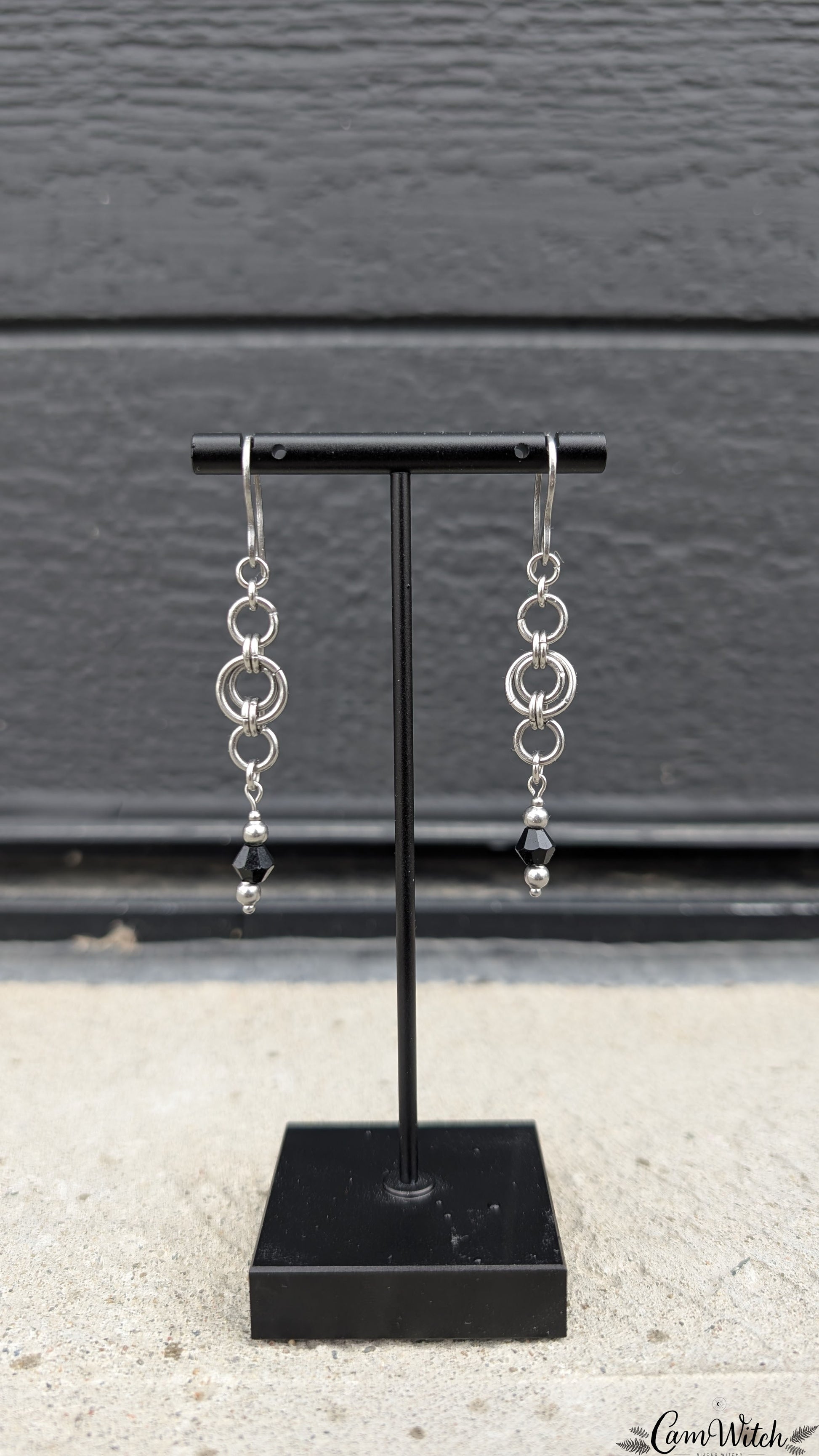 HEL | Hel chainmail earrings with black beads