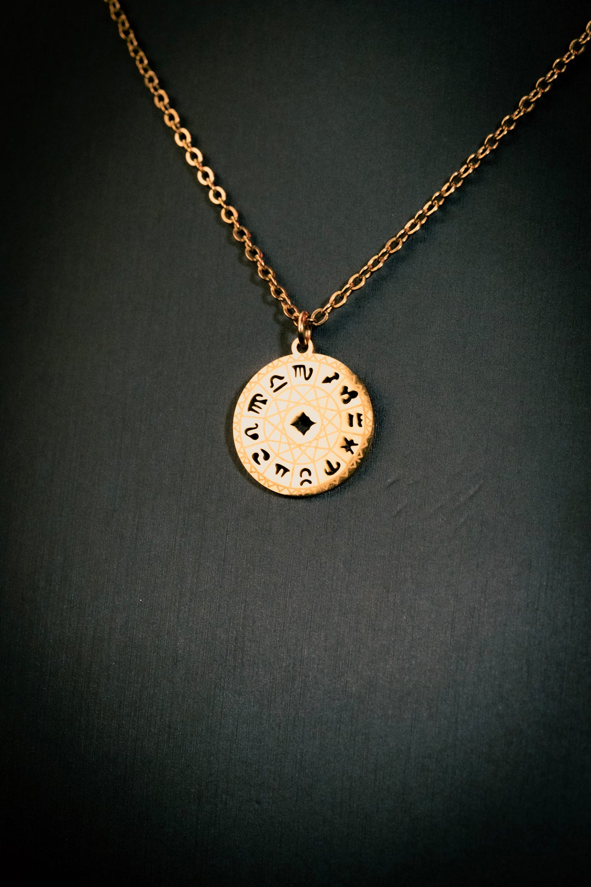 ZODIAC | Collier pendentif doré